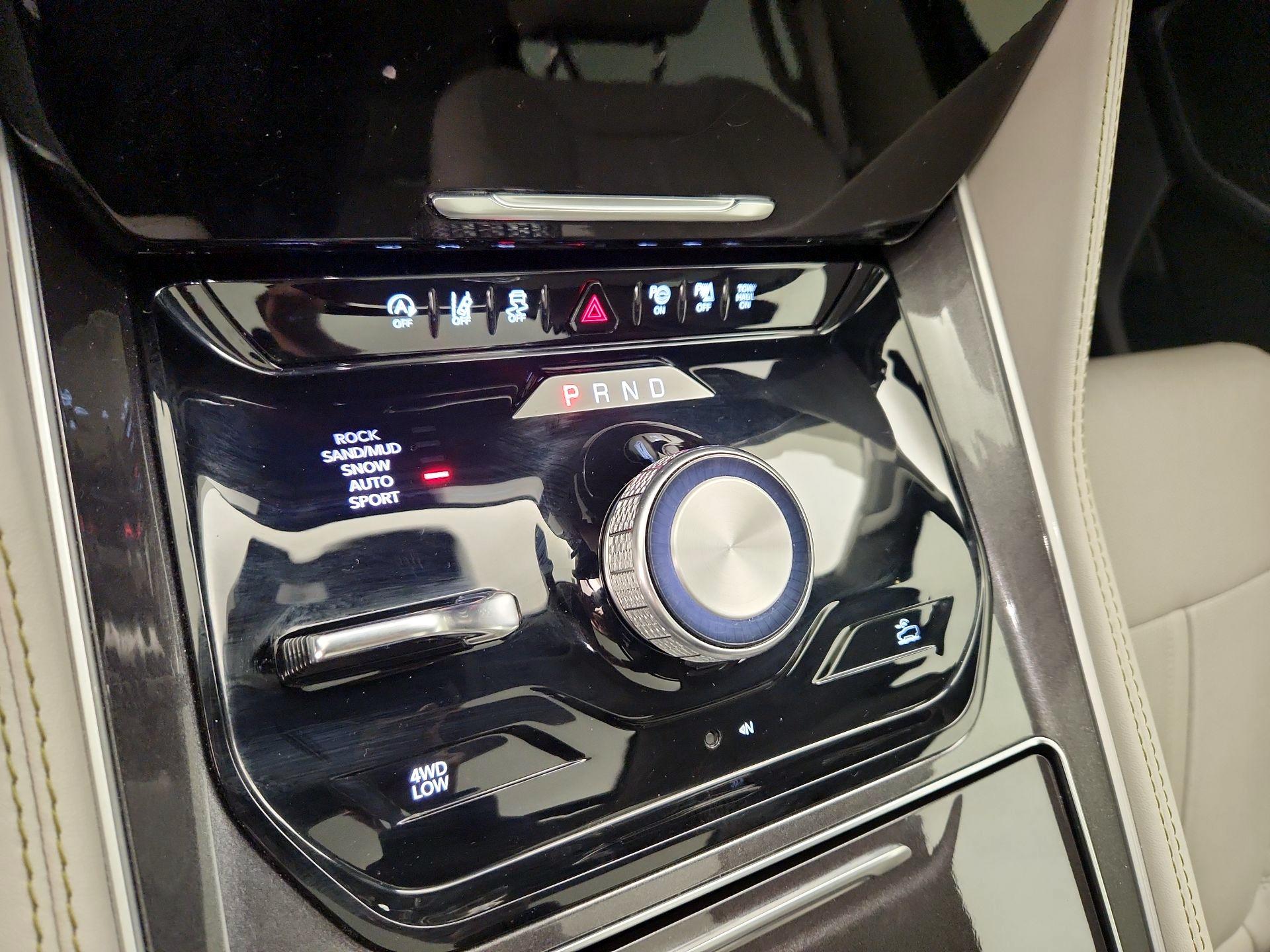 Thumbnail: 2024 Jeep Wagoneer - 18