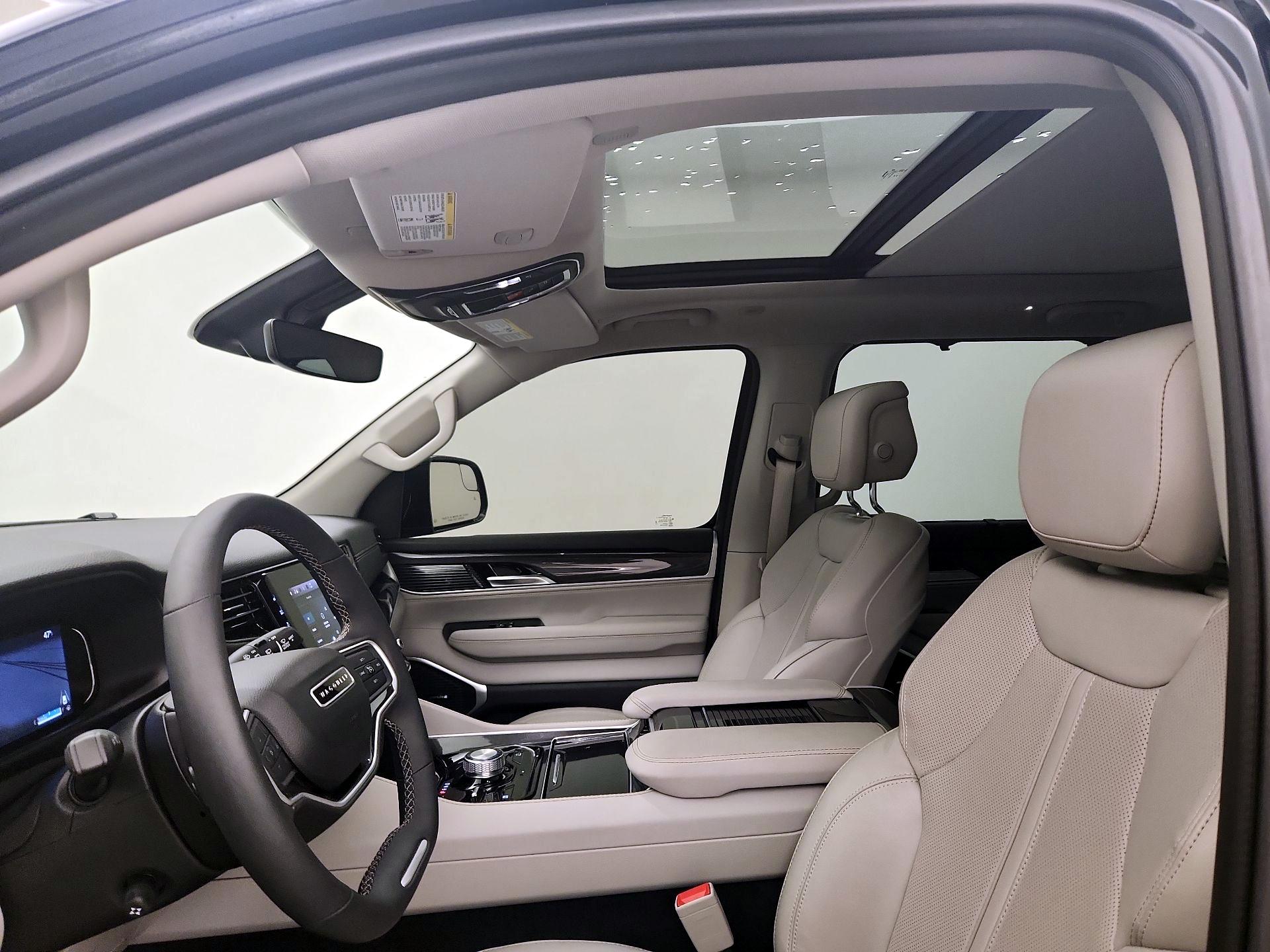 Thumbnail: 2024 Jeep Wagoneer - 20