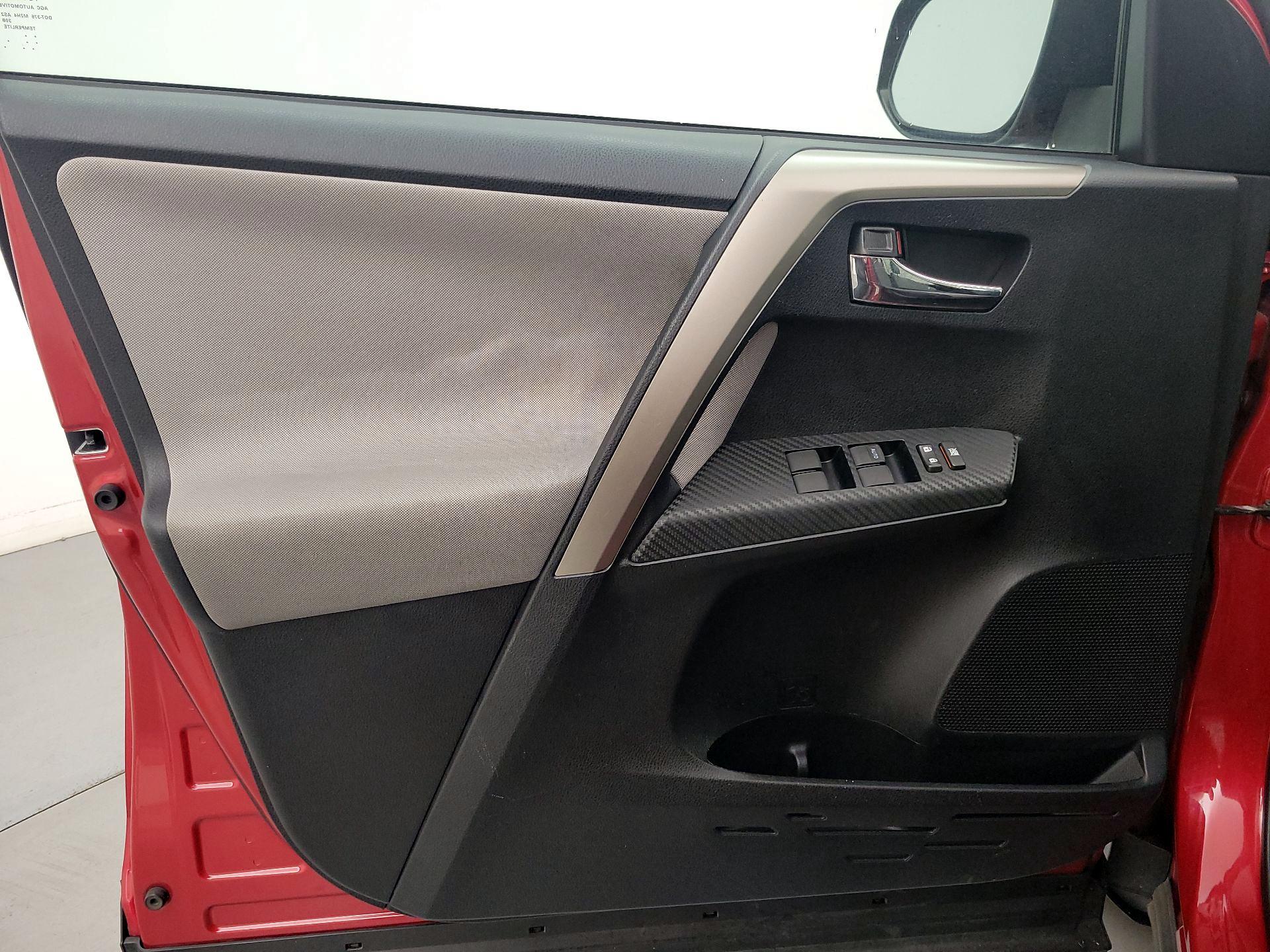 Thumbnail: 2014 Toyota RAV4 - 12