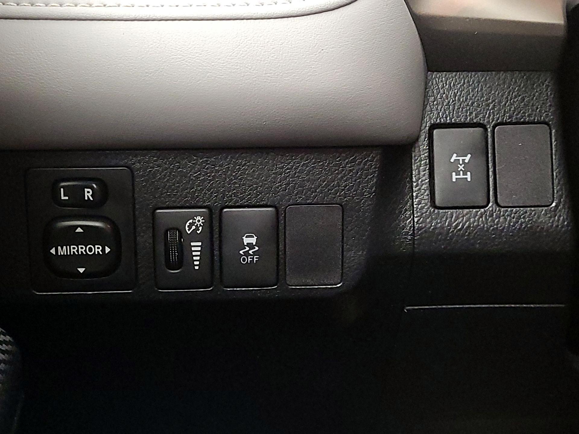 Thumbnail: 2014 Toyota RAV4 - 13