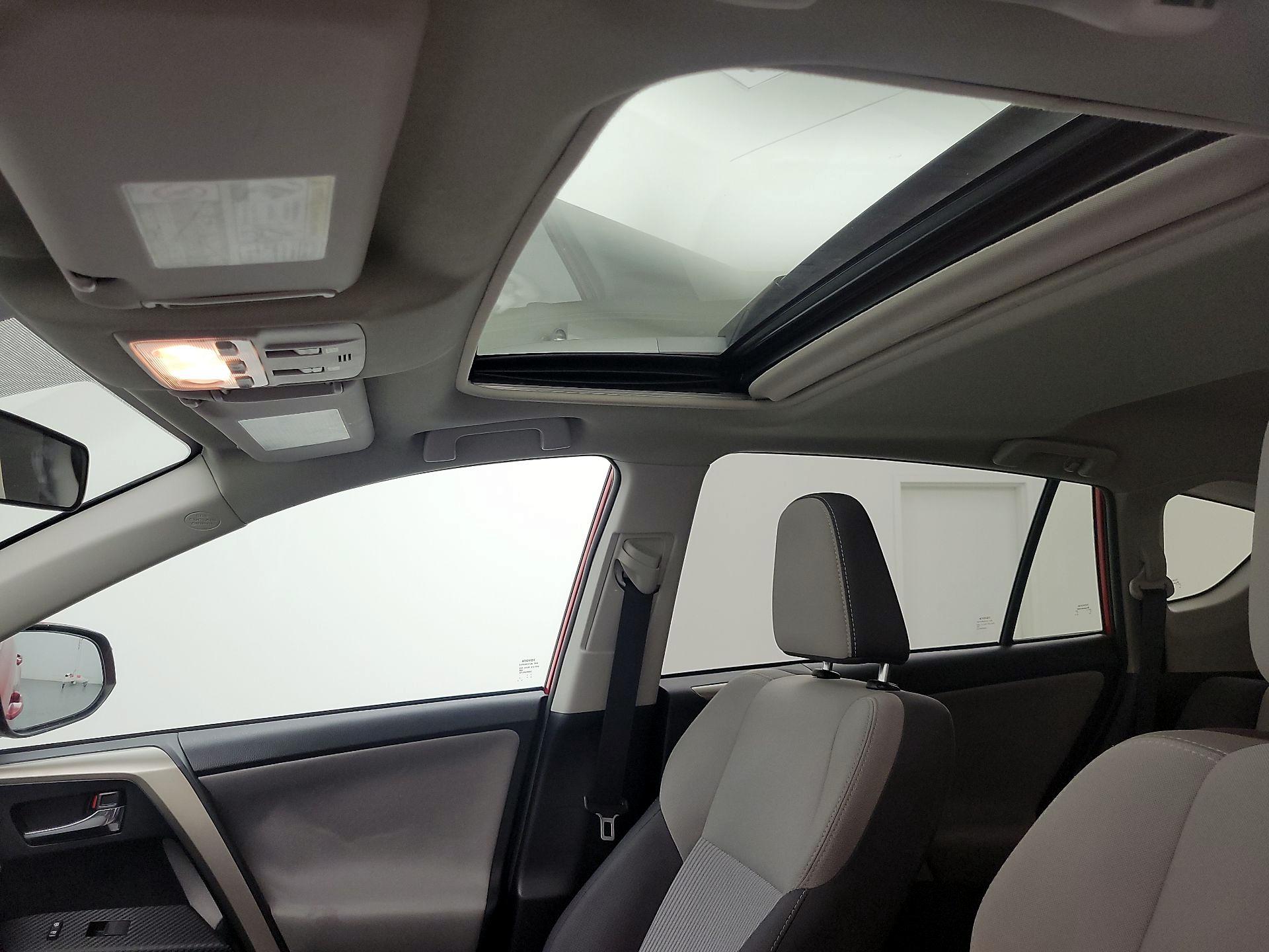 Thumbnail: 2014 Toyota RAV4 - 19