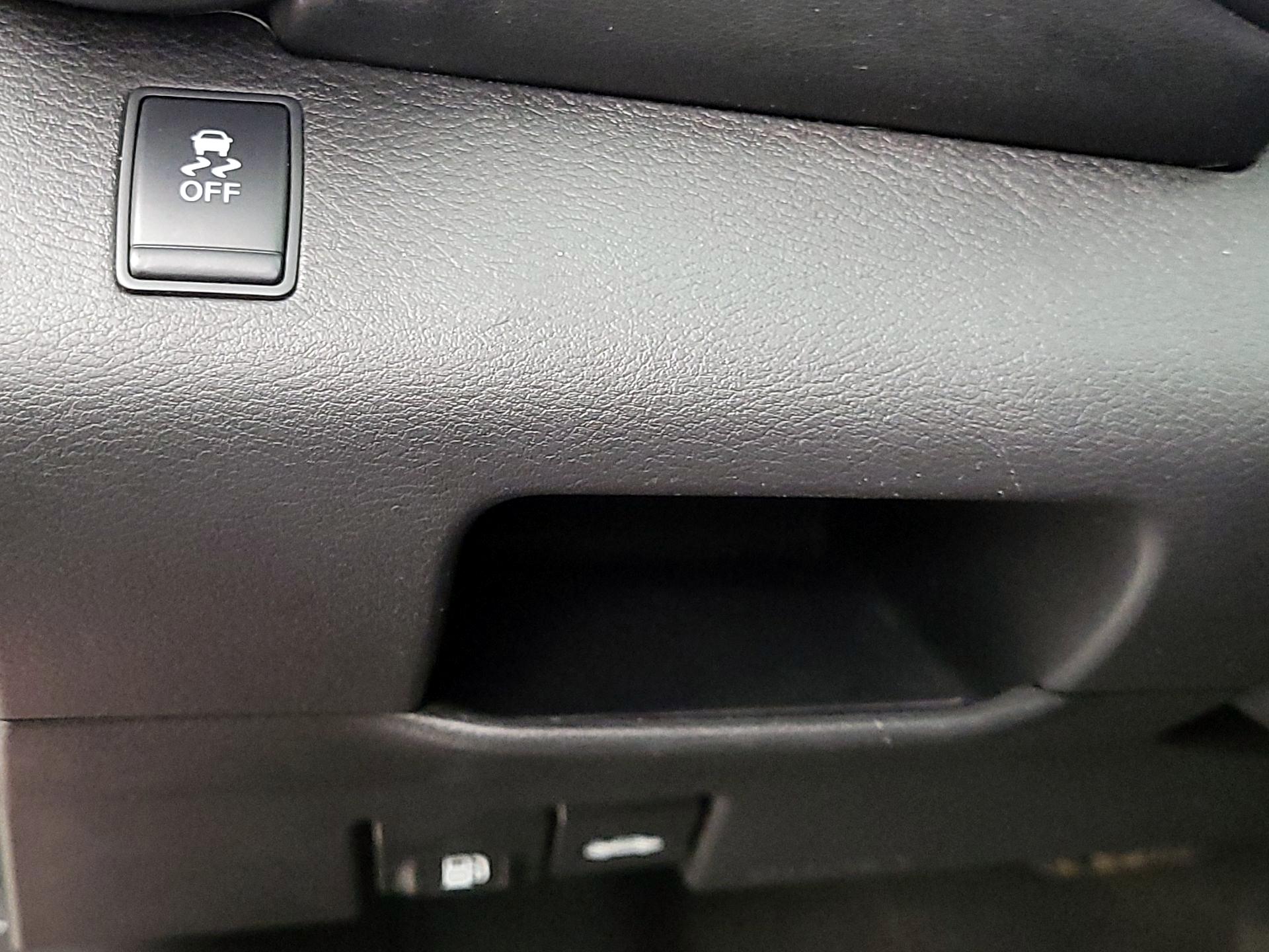 Thumbnail: 2018 Nissan Kicks - 13