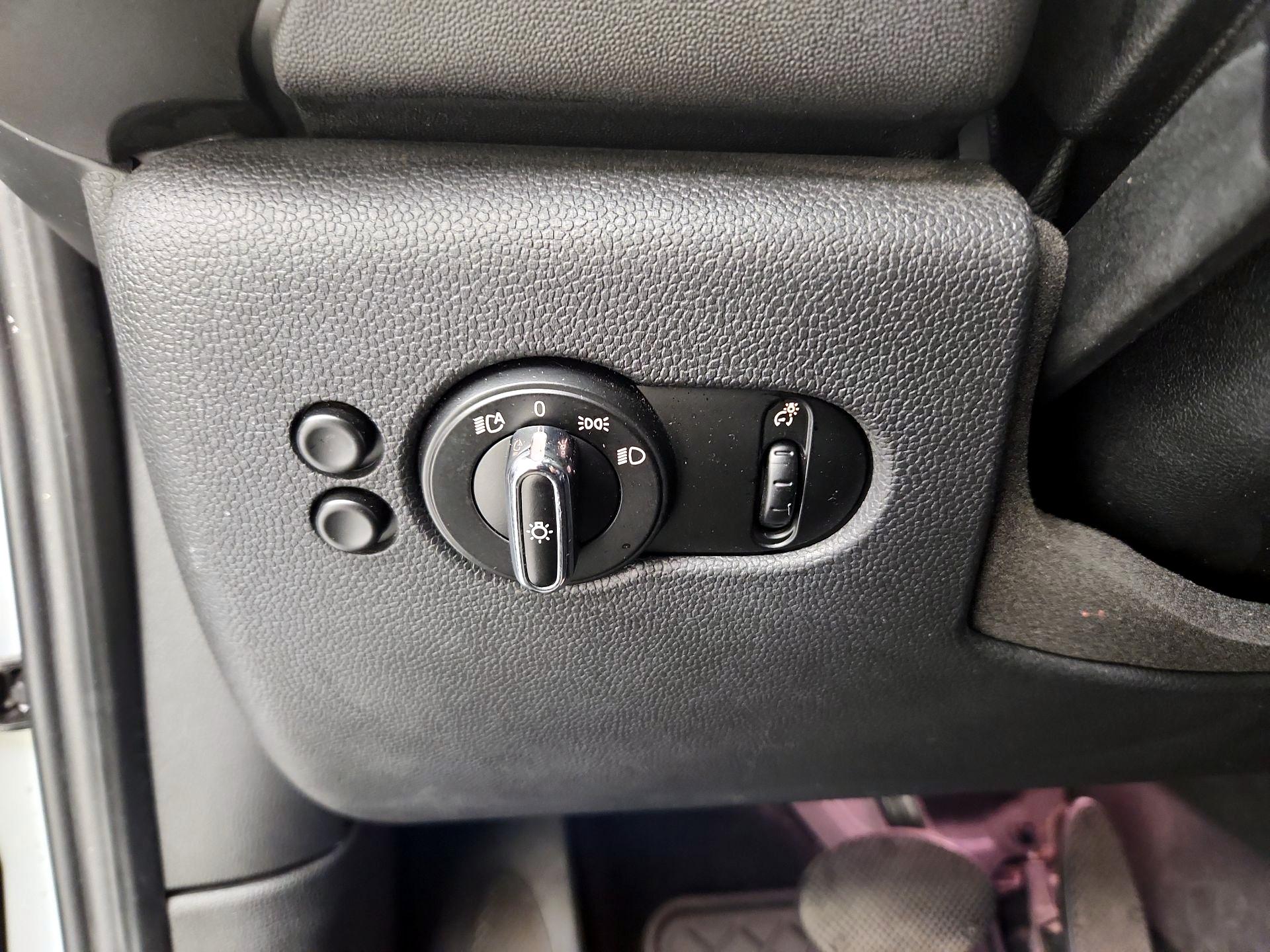 Thumbnail: 2016 MINI Cooper Hardtop - 13