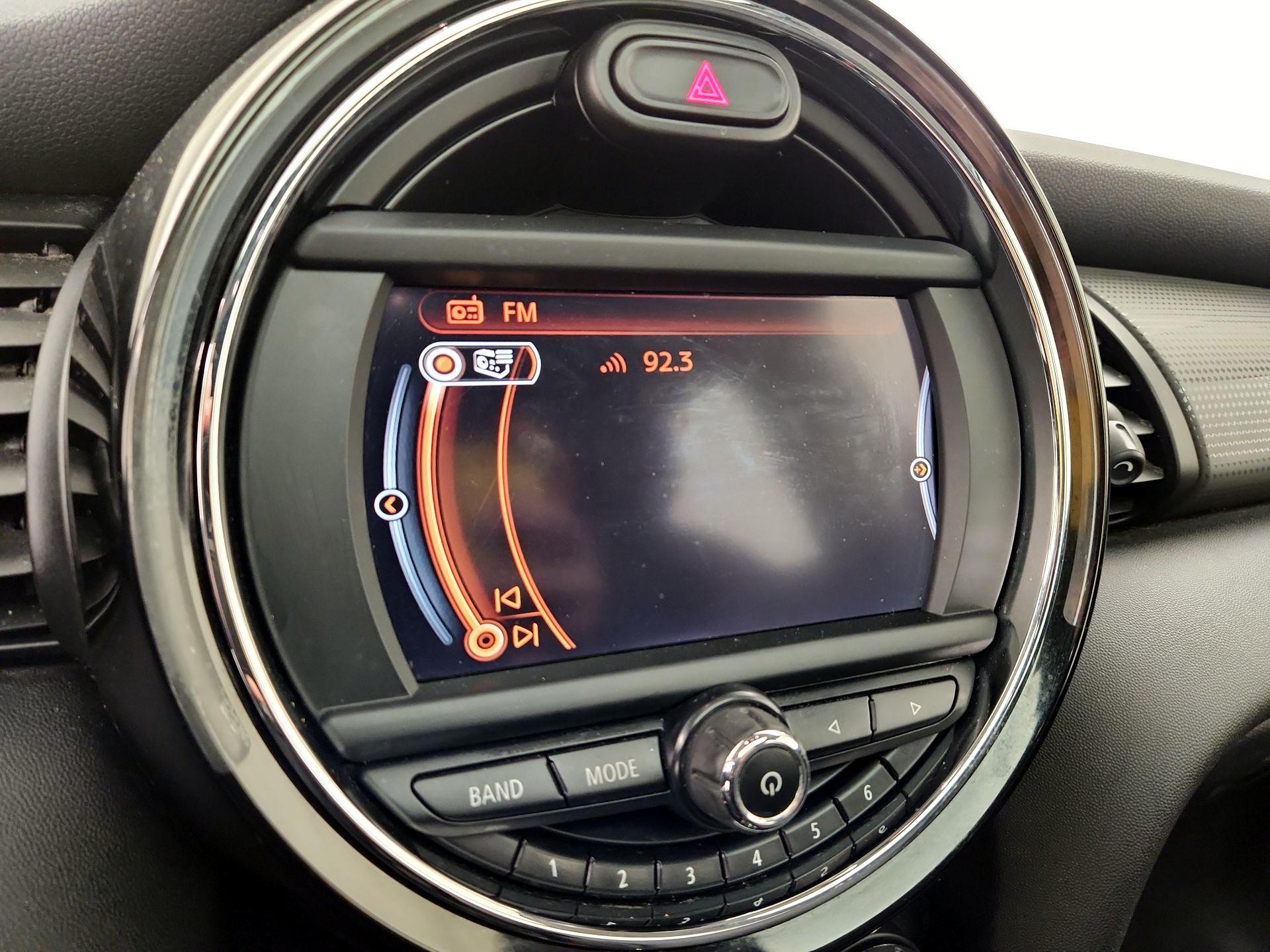 Thumbnail: 2016 MINI Cooper Hardtop - 15