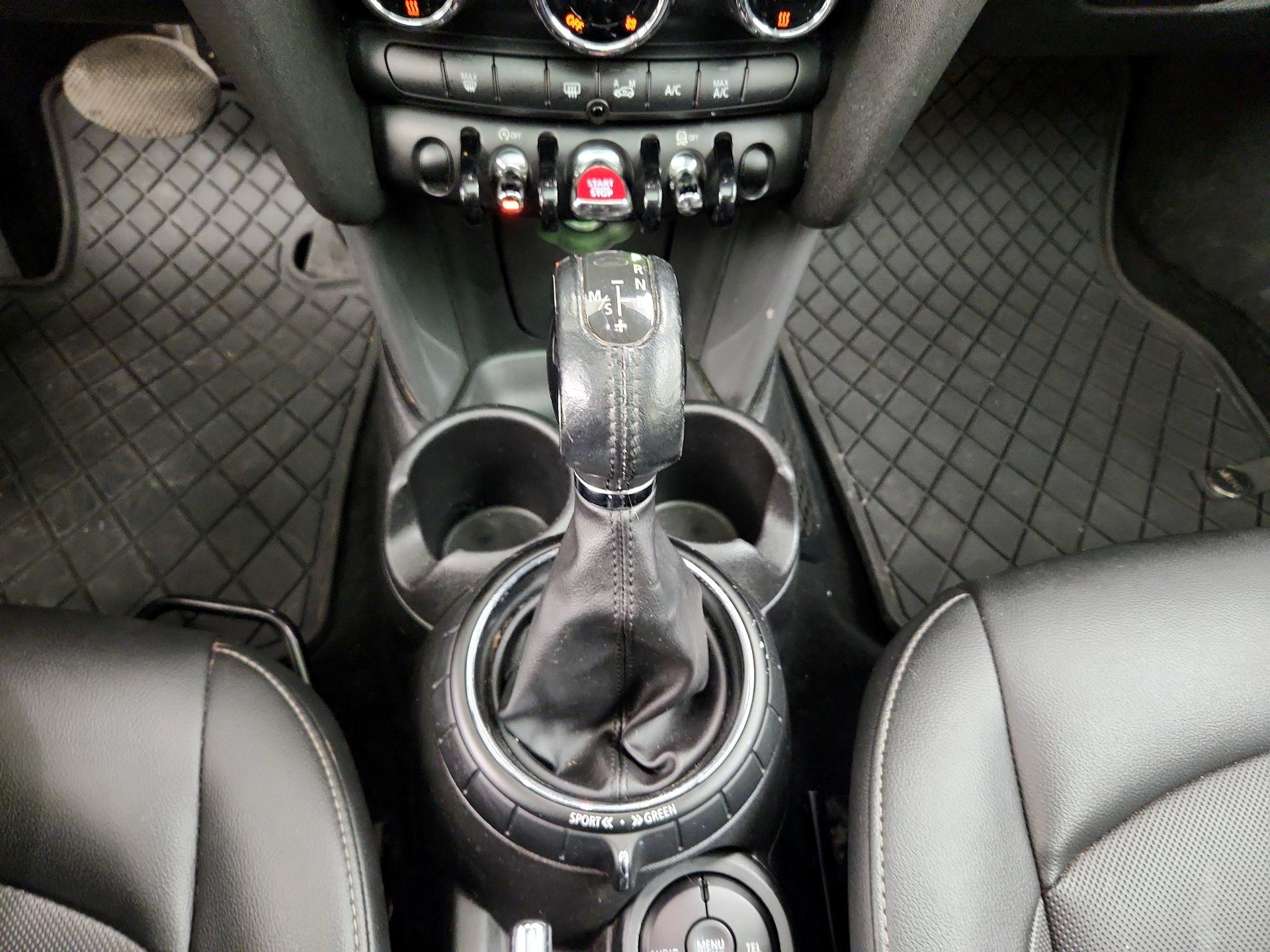 Thumbnail: 2016 MINI Cooper Hardtop - 17