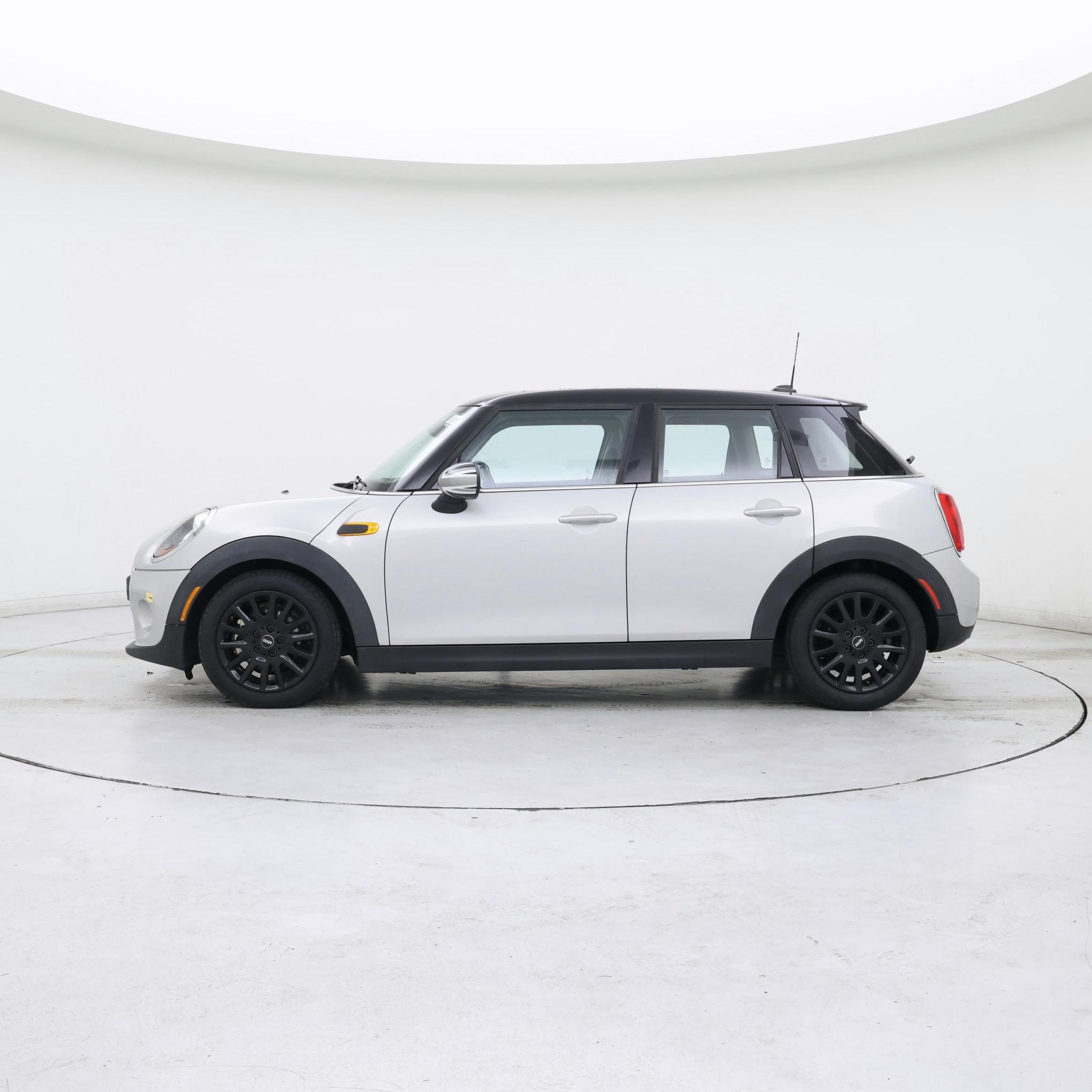 Thumbnail: 2016 MINI Cooper Hardtop - 3