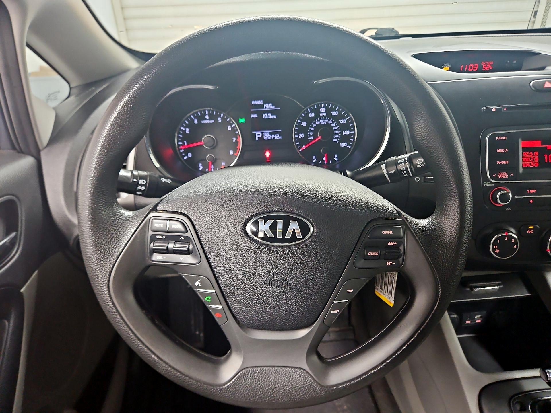 Thumbnail: 2016 Kia Forte - 10