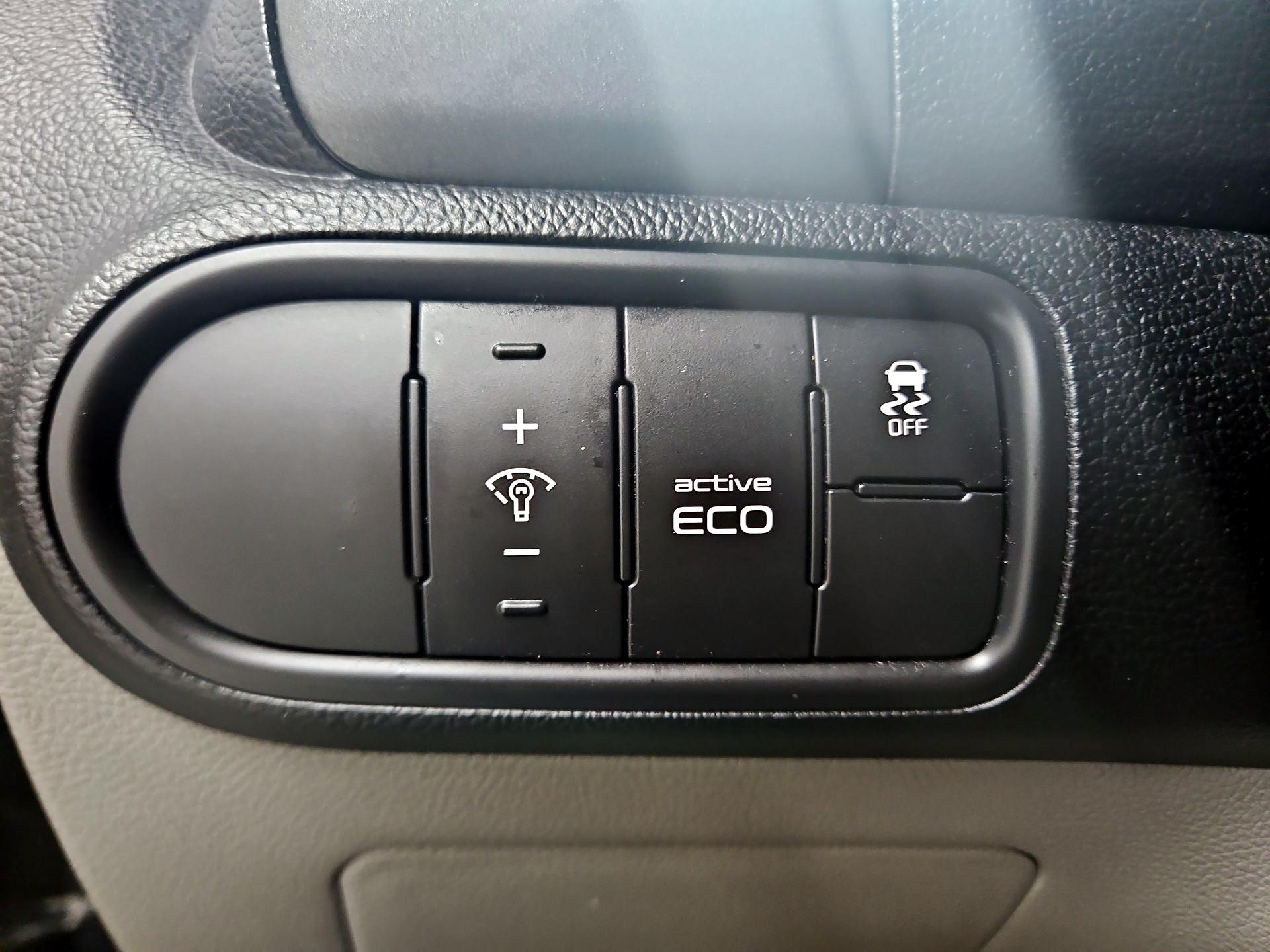 Thumbnail: 2016 Kia Forte - 13