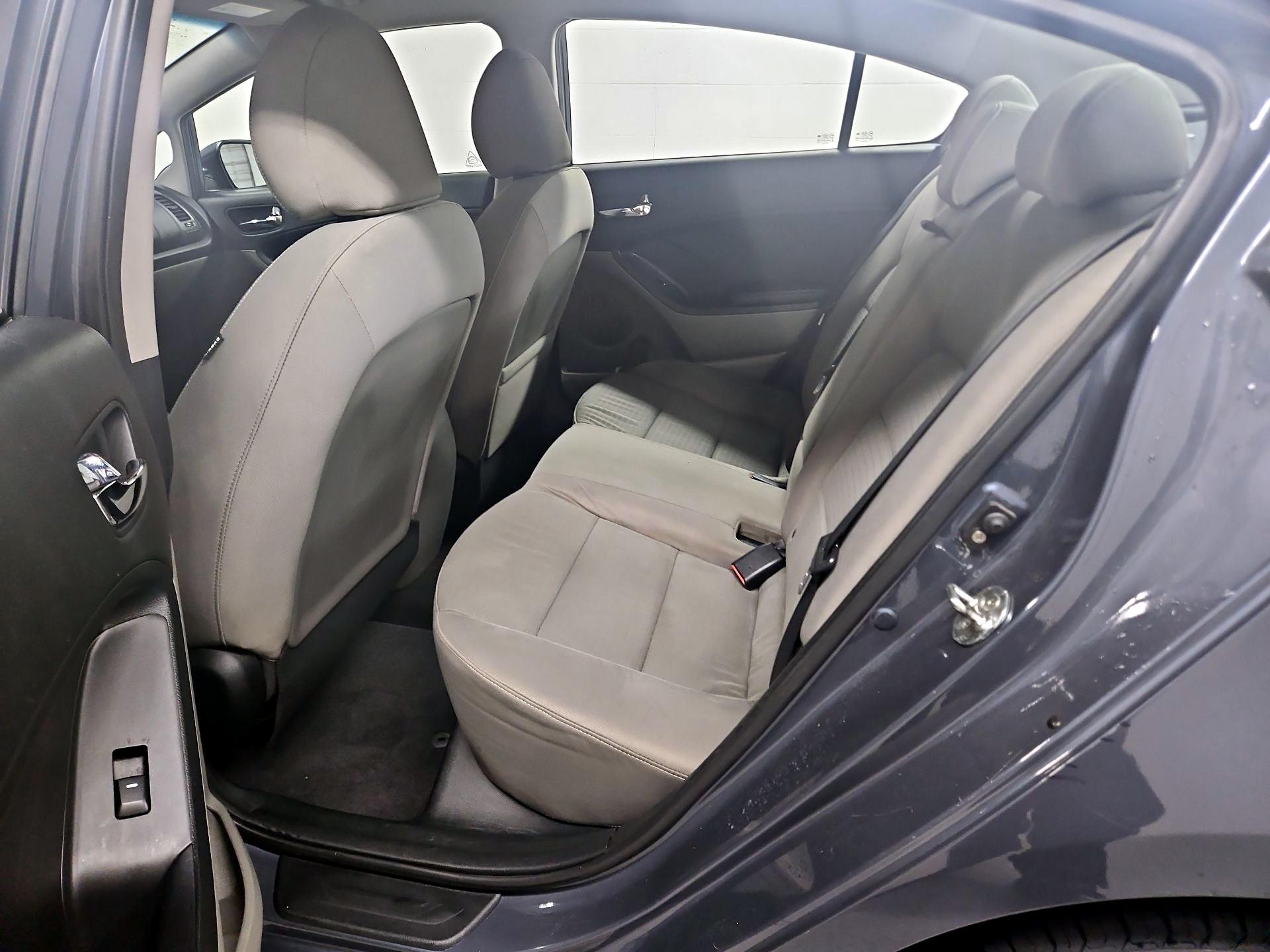 Thumbnail: 2016 Kia Forte - 18