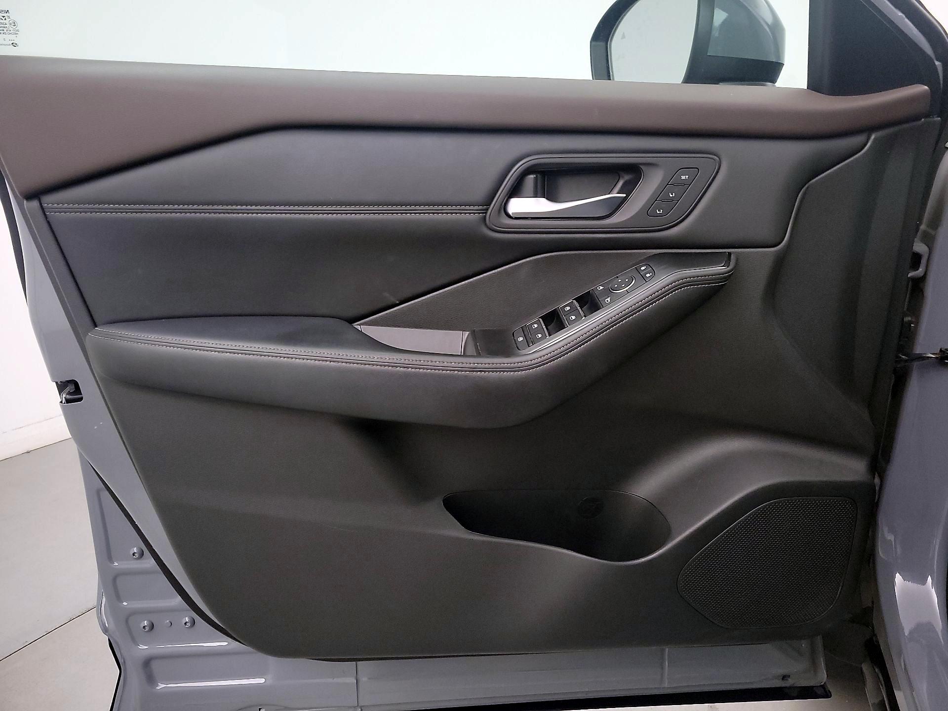 Thumbnail: 2022 Nissan Rogue - 12