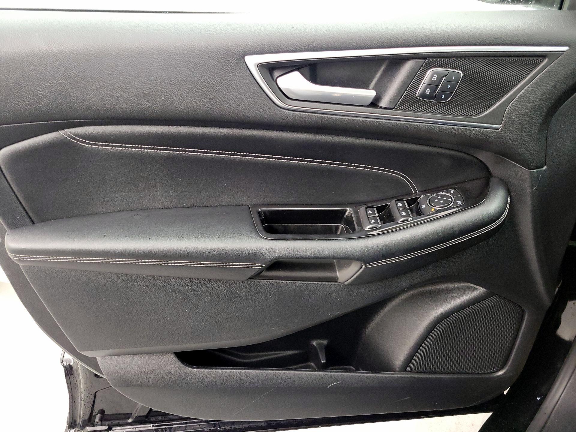 Thumbnail: 2016 Ford Edge - 12