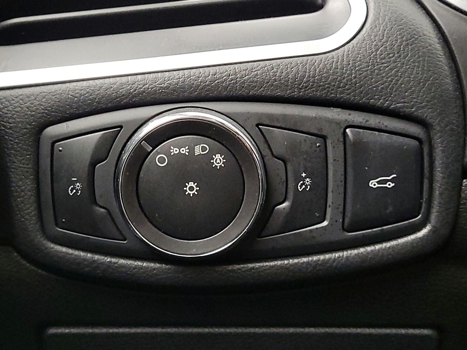 Thumbnail: 2016 Ford Edge - 13