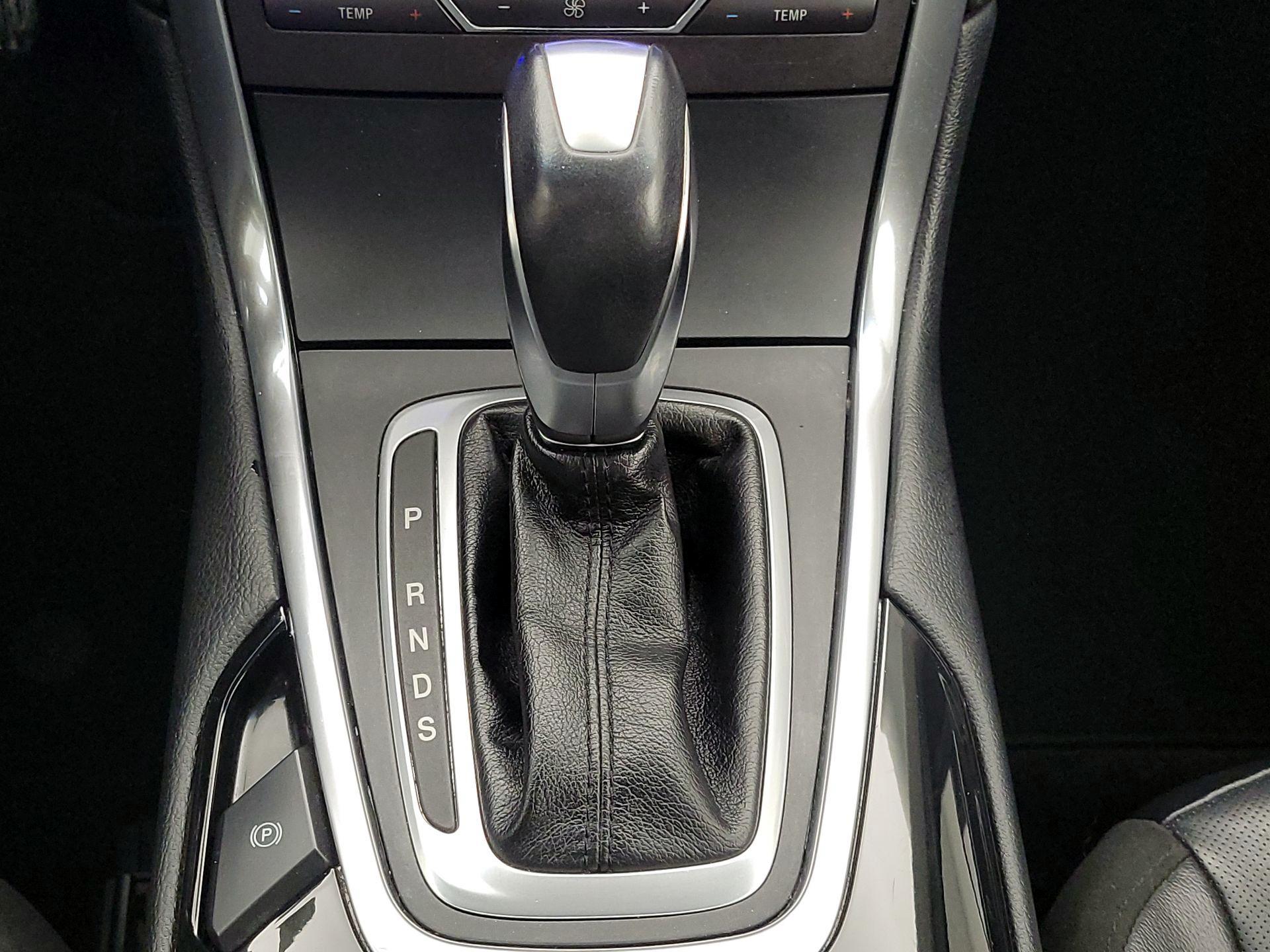 Thumbnail: 2016 Ford Edge - 18