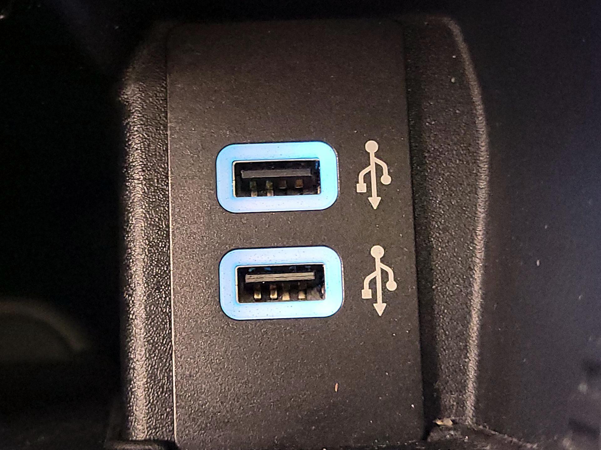 Thumbnail: 2016 Ford Edge - 19