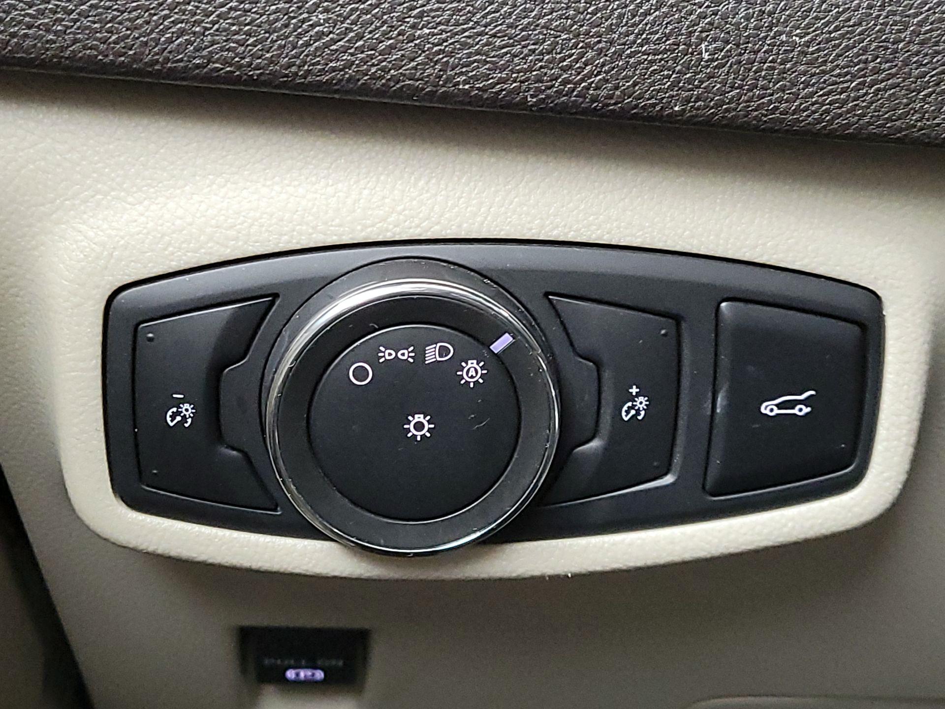 Thumbnail: 2017 Lincoln MKC - 13