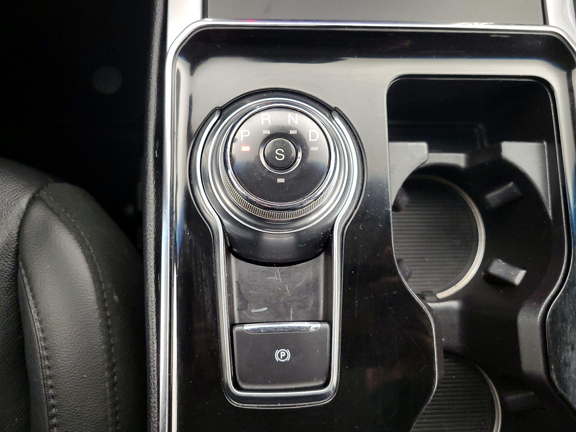 Thumbnail: 2019 Ford Edge - 17