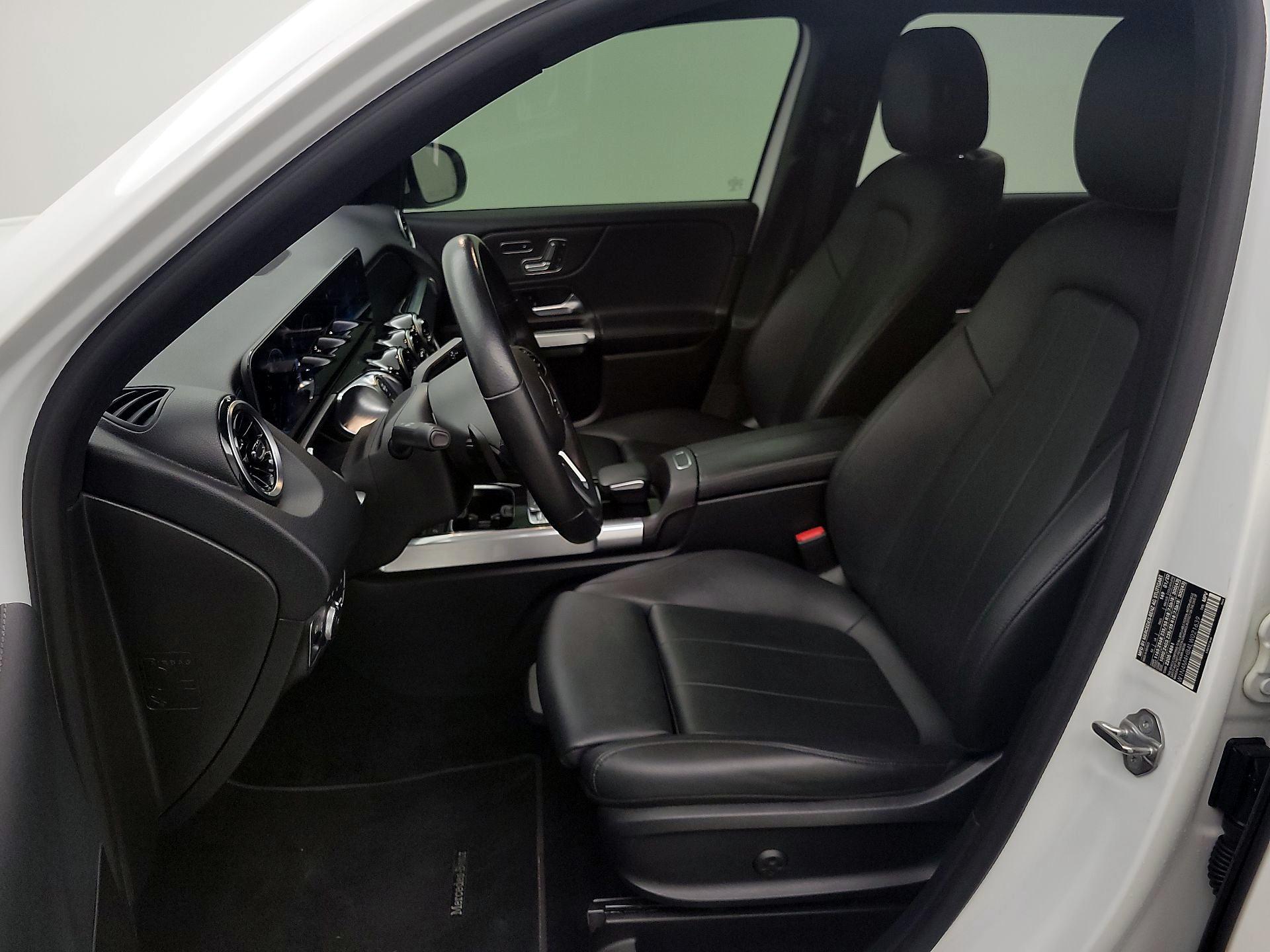 Thumbnail: 2020 Mercedes-Benz GLB - 11