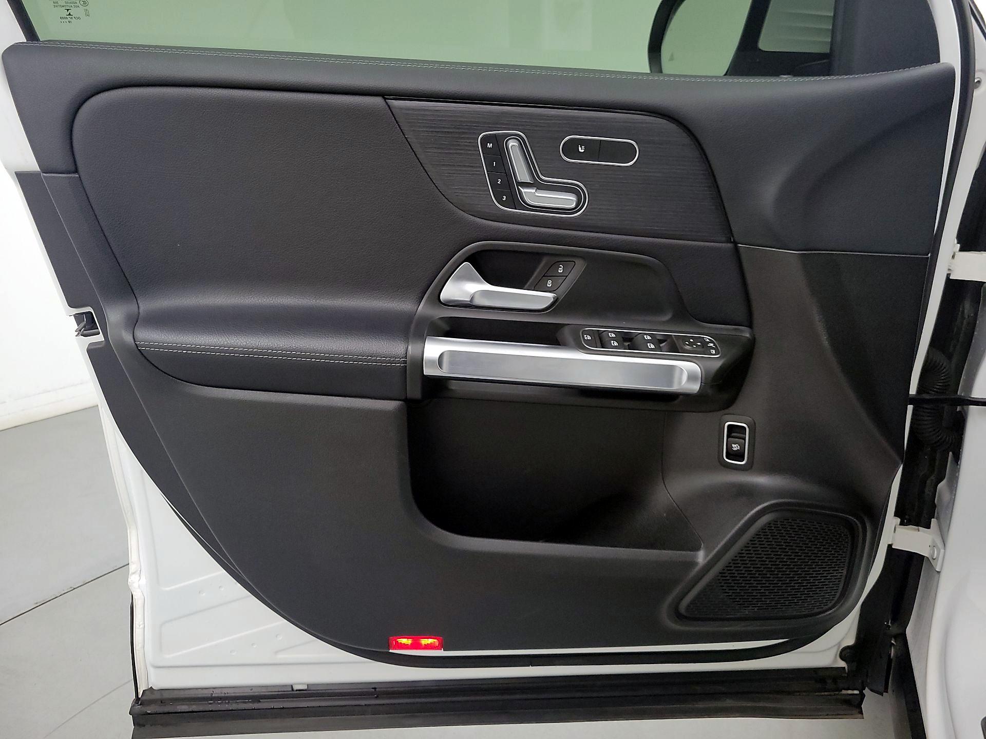 Thumbnail: 2020 Mercedes-Benz GLB - 12