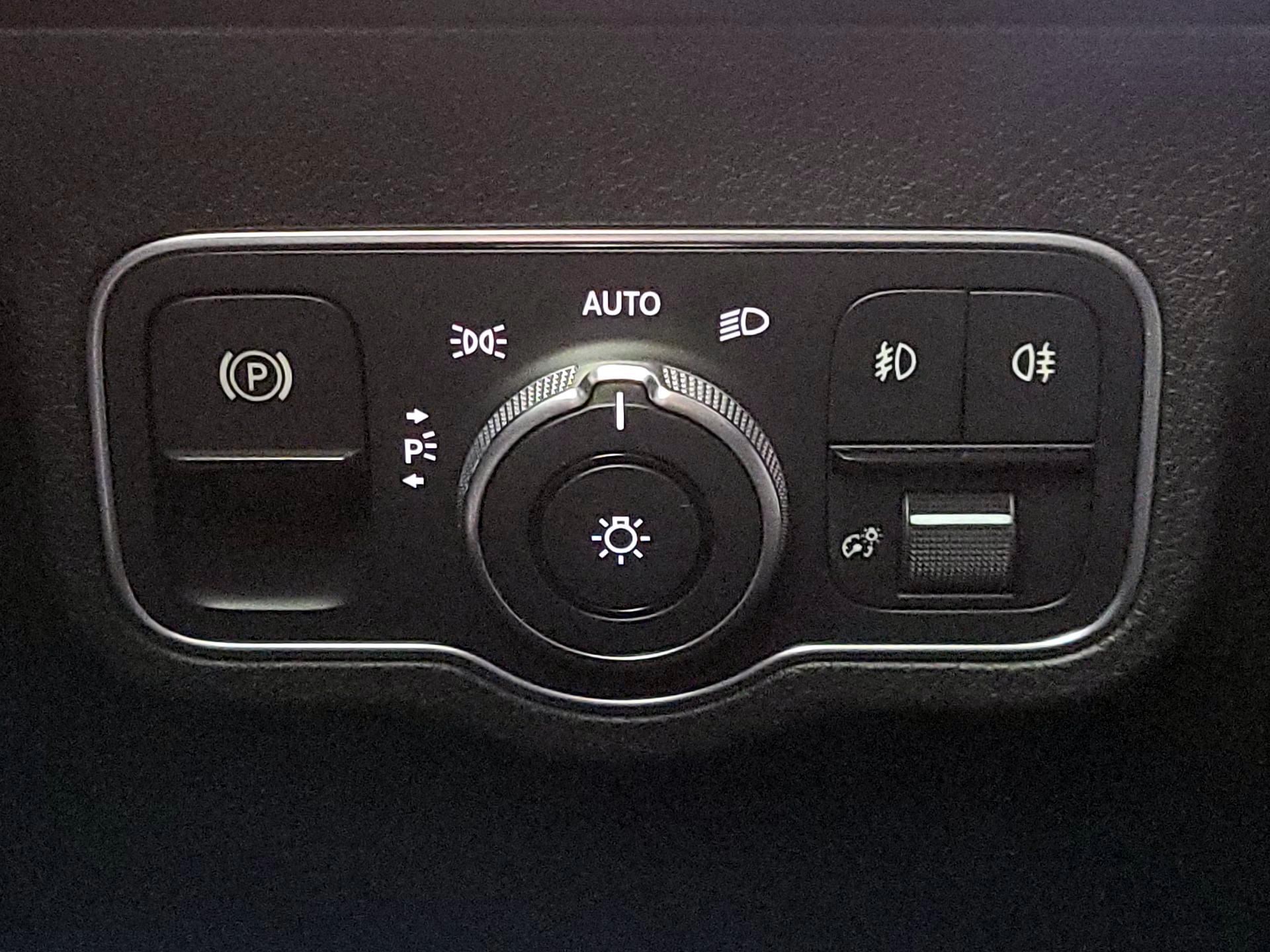 Thumbnail: 2020 Mercedes-Benz GLB - 13