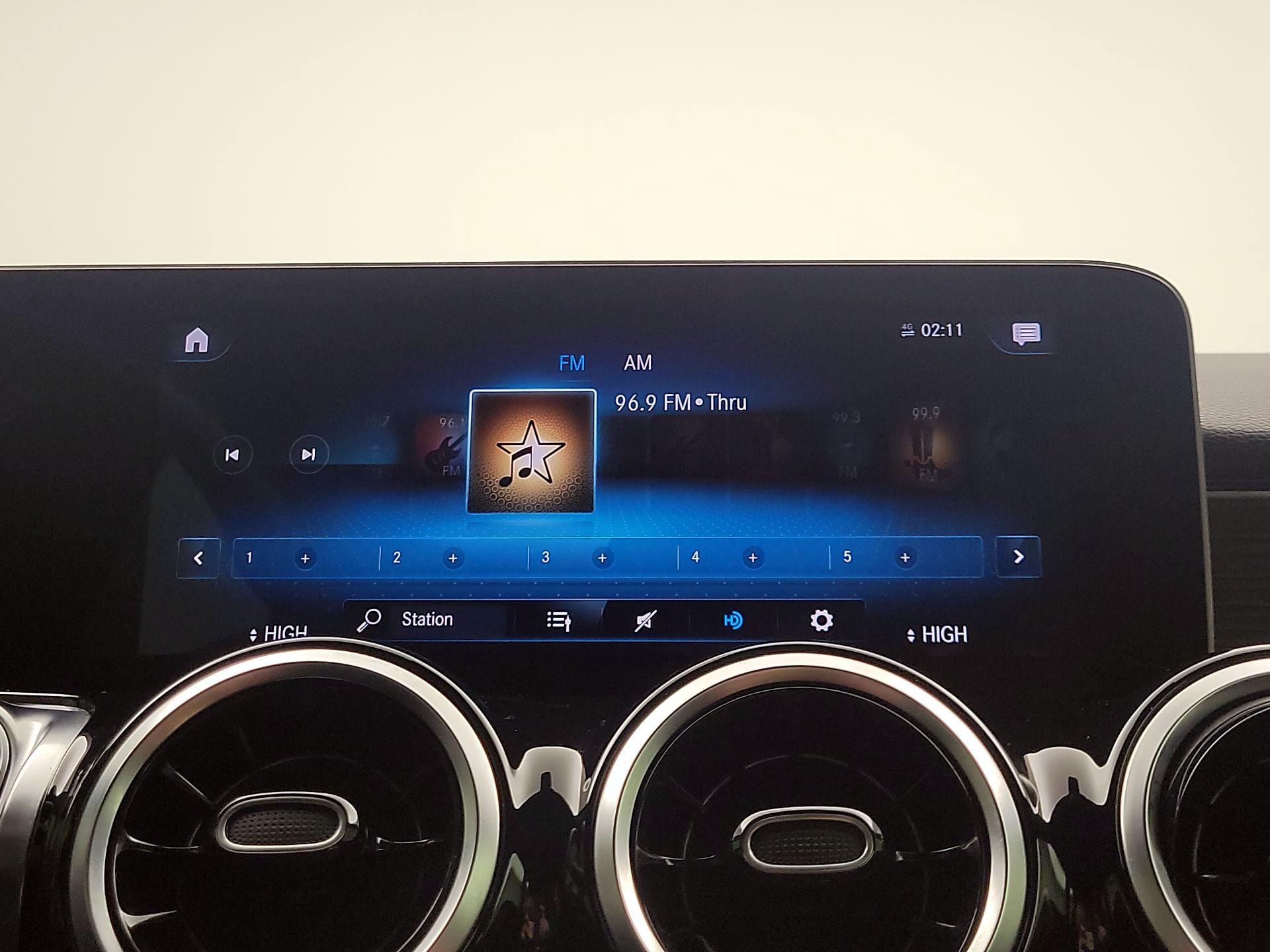 Thumbnail: 2020 Mercedes-Benz GLB - 15