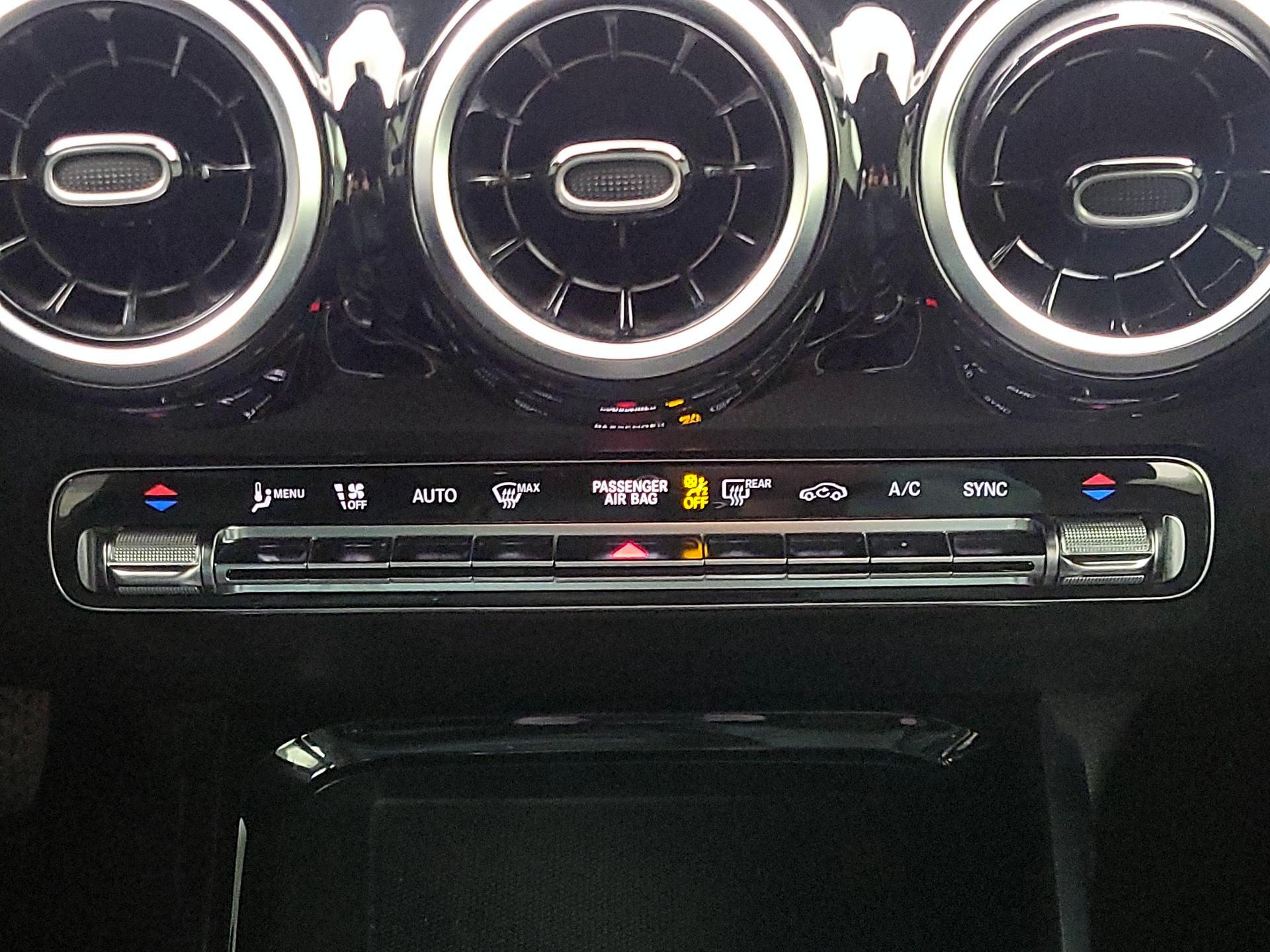 Thumbnail: 2020 Mercedes-Benz GLB - 16