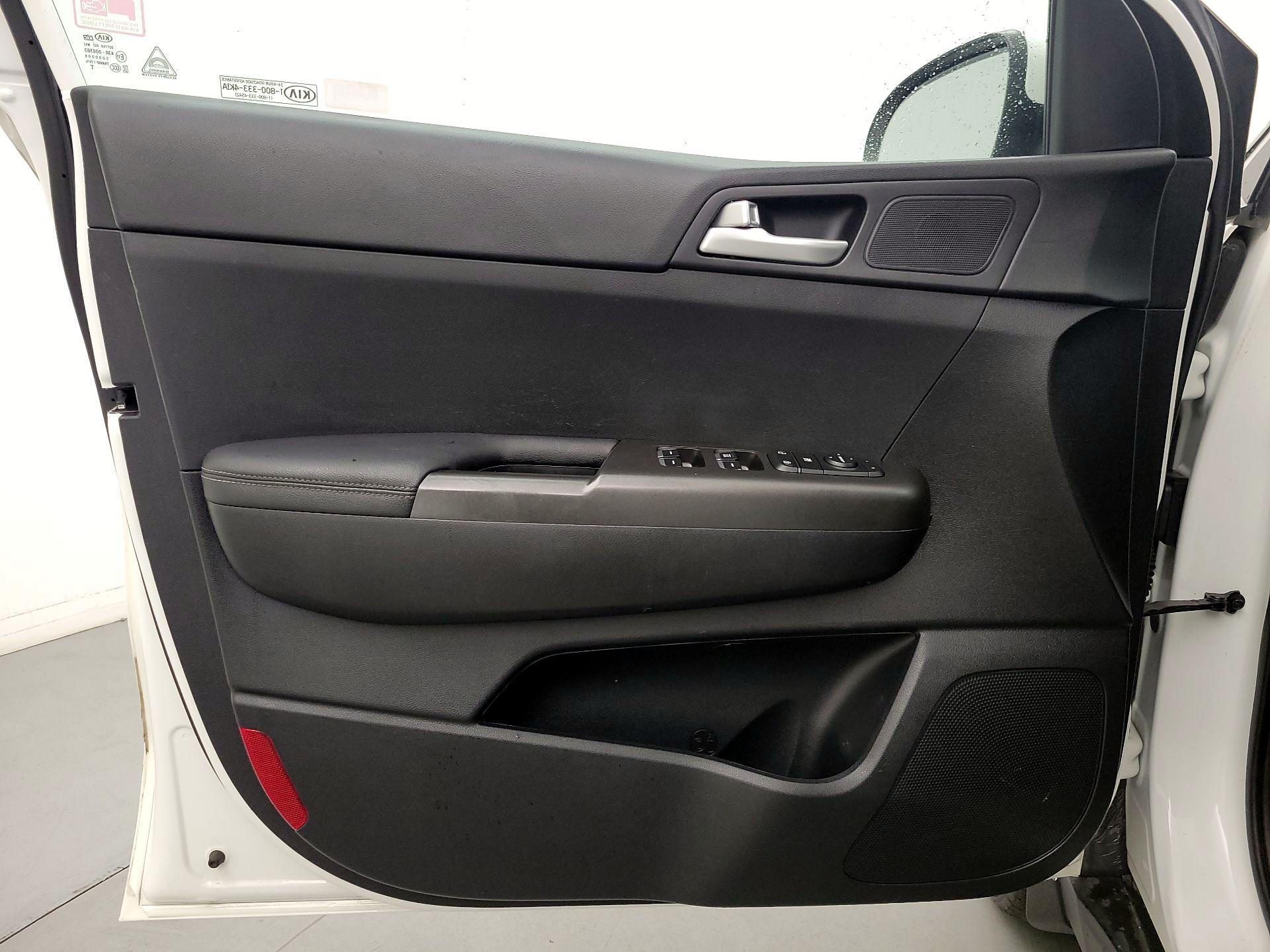 Thumbnail: 2020 Kia Sportage - 12