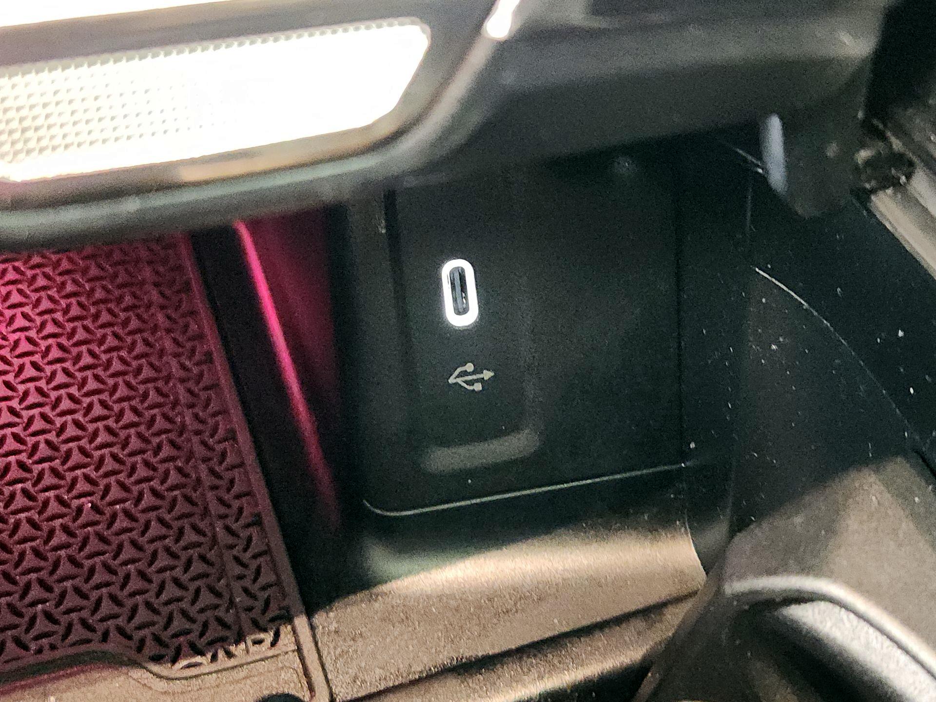 Thumbnail: 2023 Mercedes-Benz GLC - 18