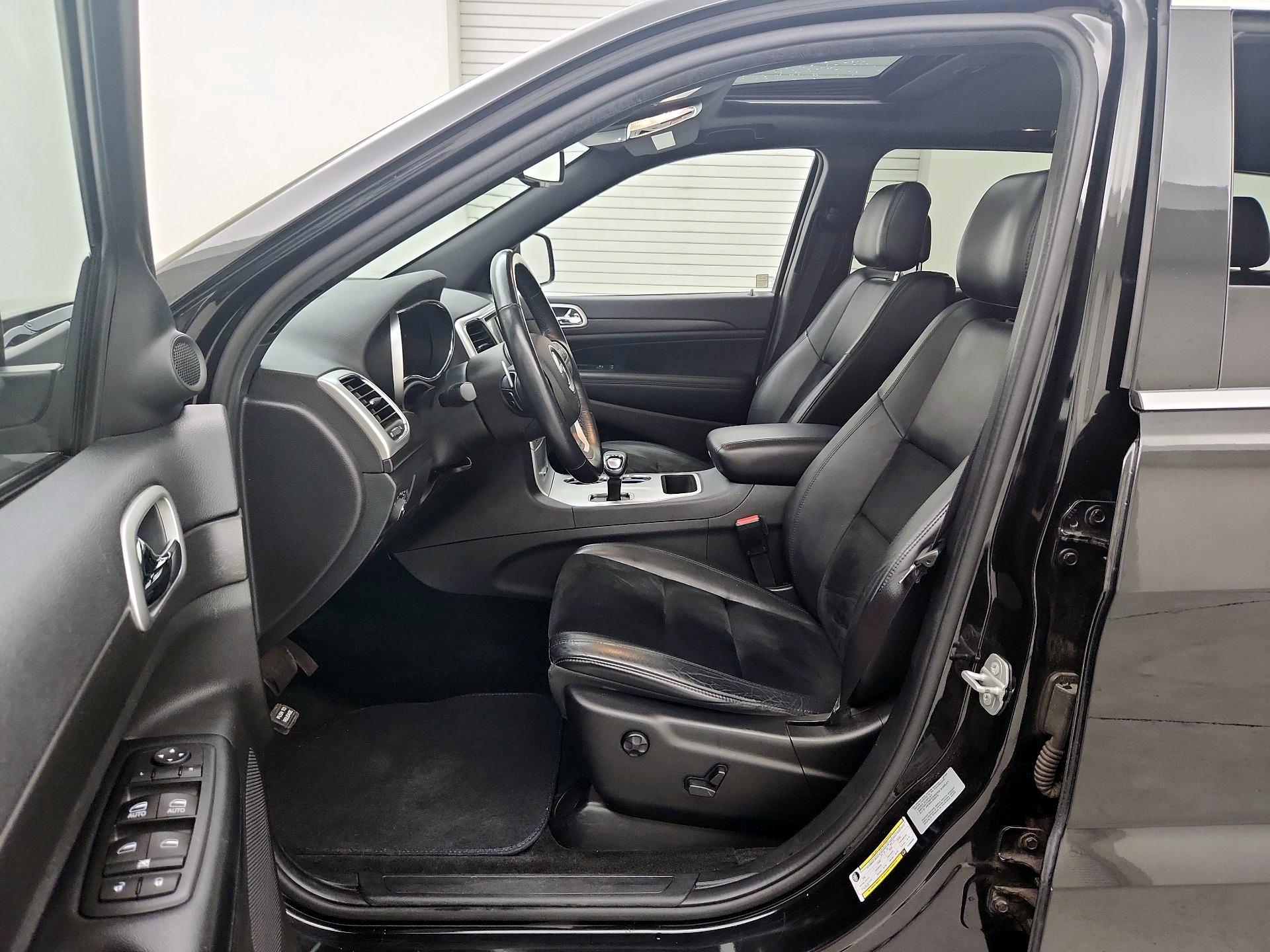 Thumbnail: 2015 Jeep Grand Cherokee - 11