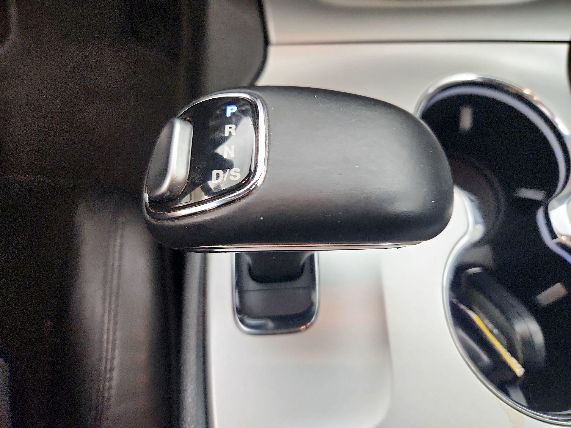 Thumbnail: 2015 Jeep Grand Cherokee - 17