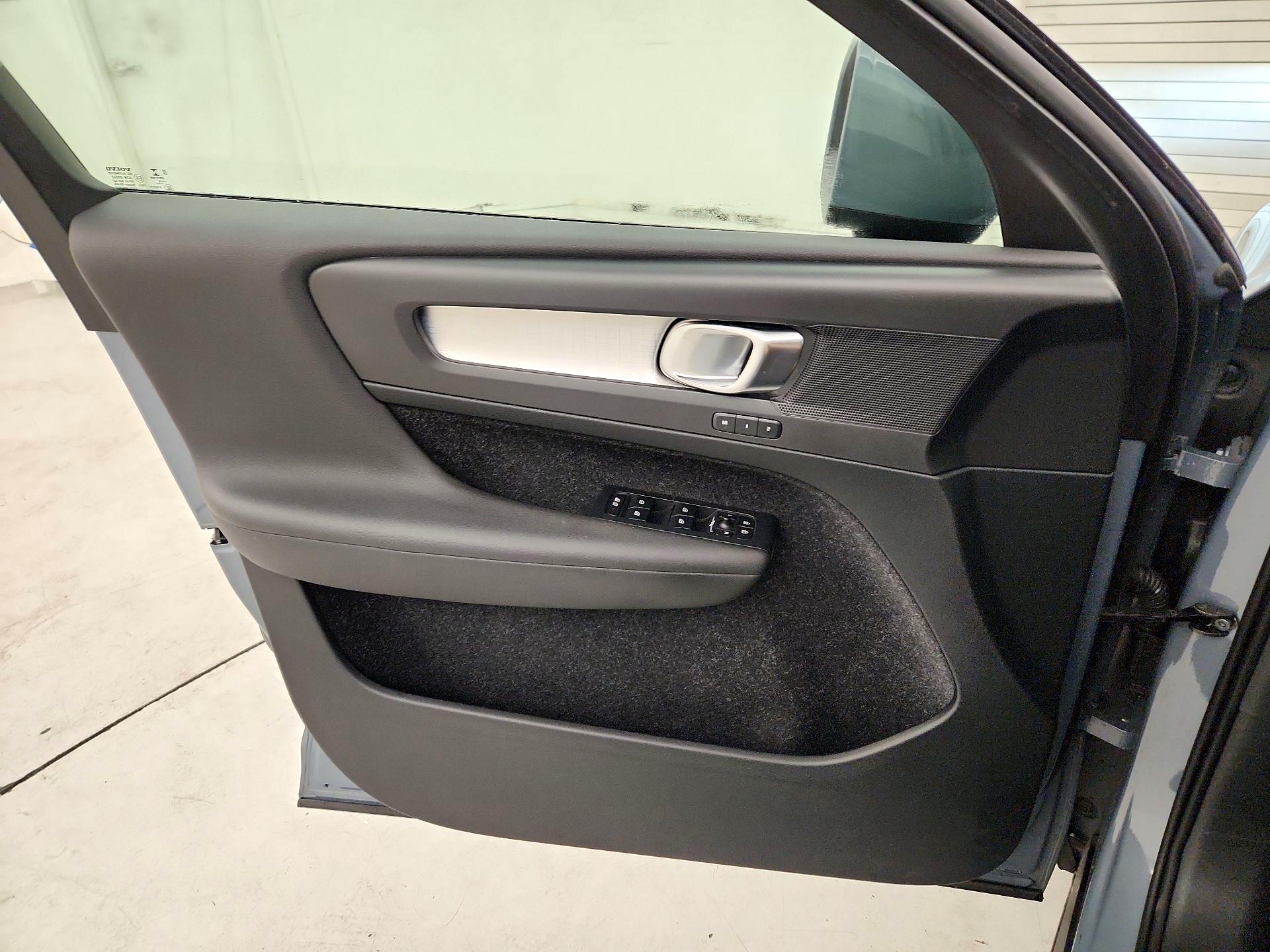 Thumbnail: 2020 Volvo XC40 - 12