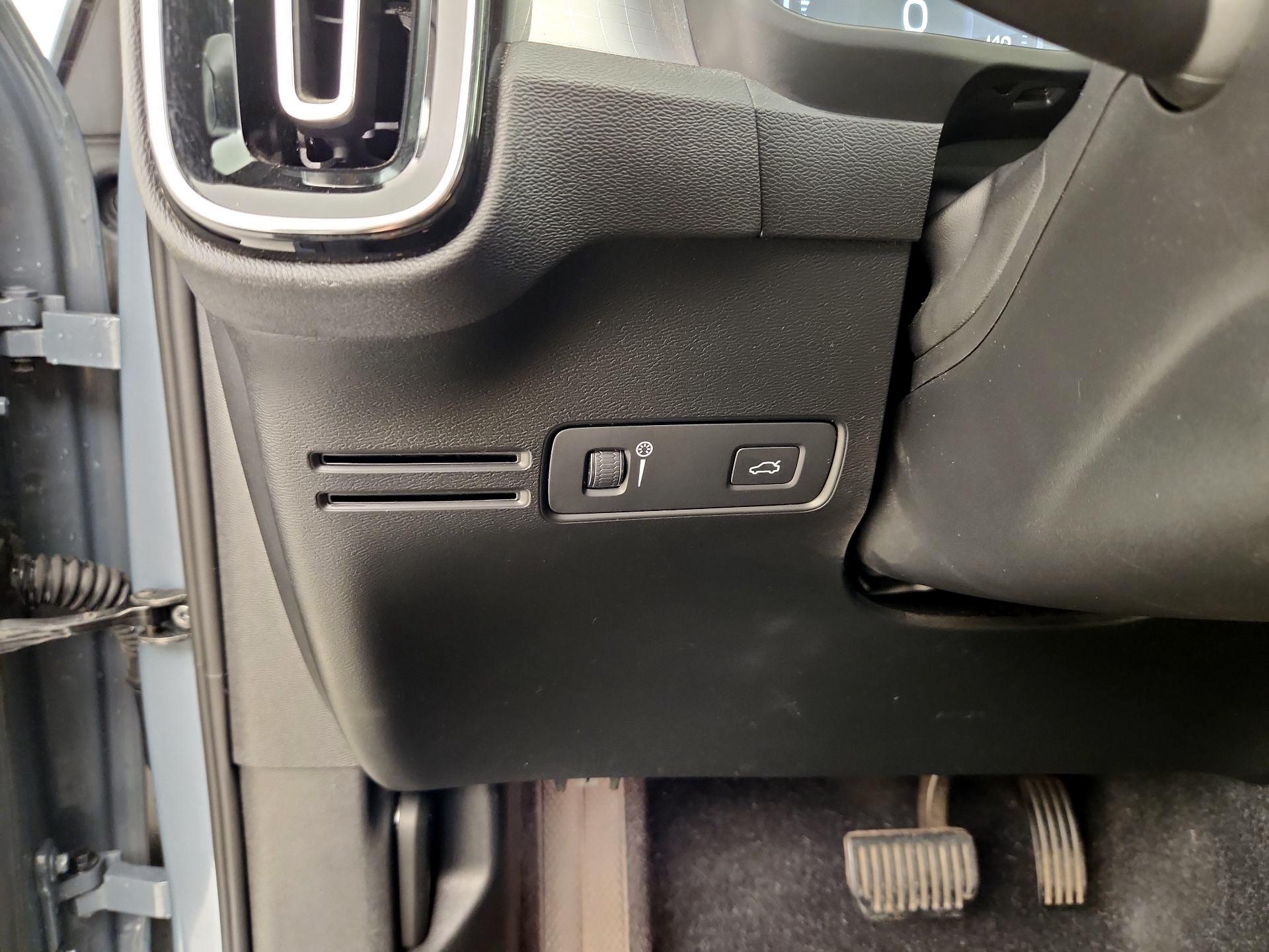 Thumbnail: 2020 Volvo XC40 - 13