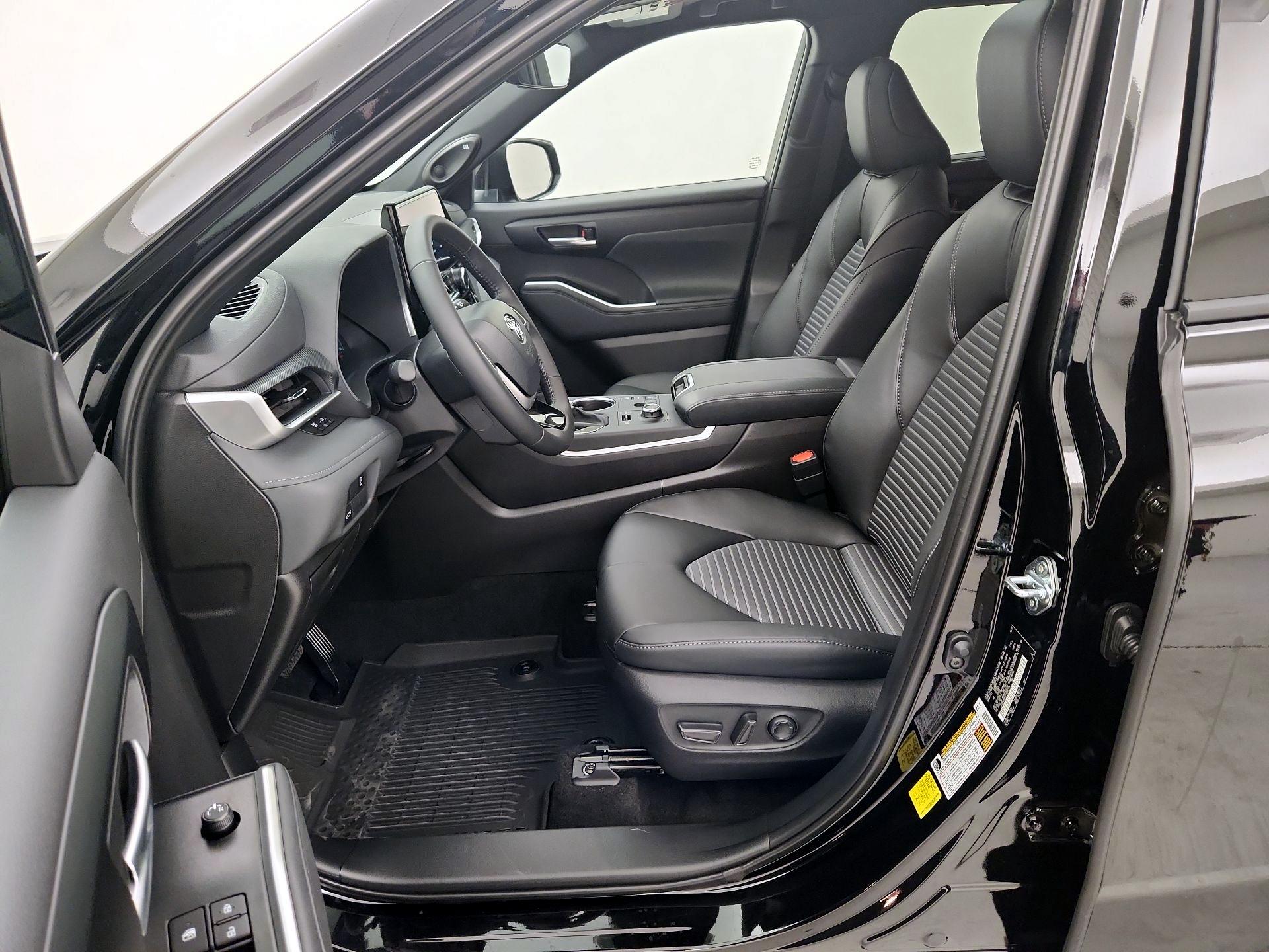 Thumbnail: 2026 Toyota Highlander - 11