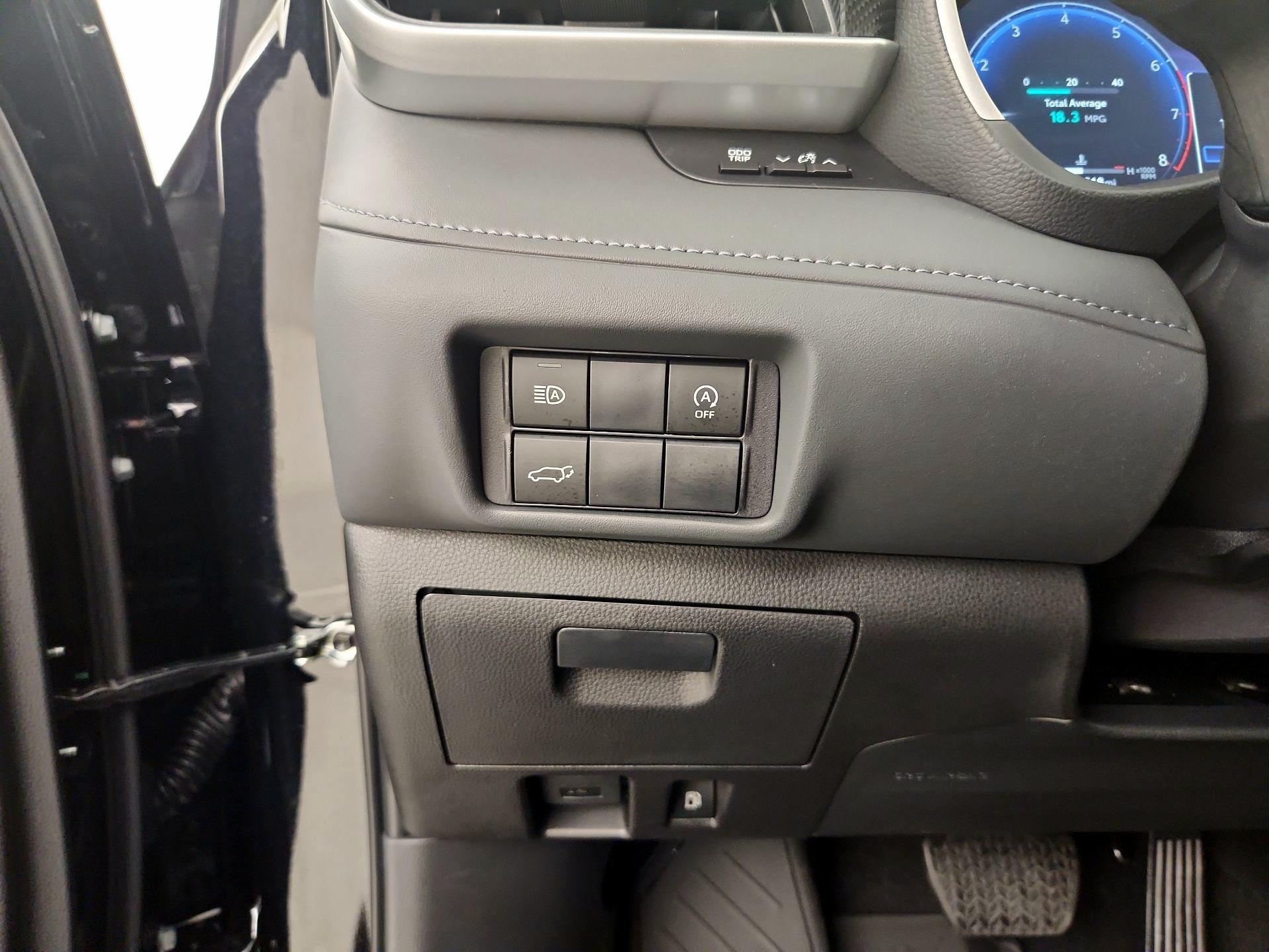 Thumbnail: 2026 Toyota Highlander - 13