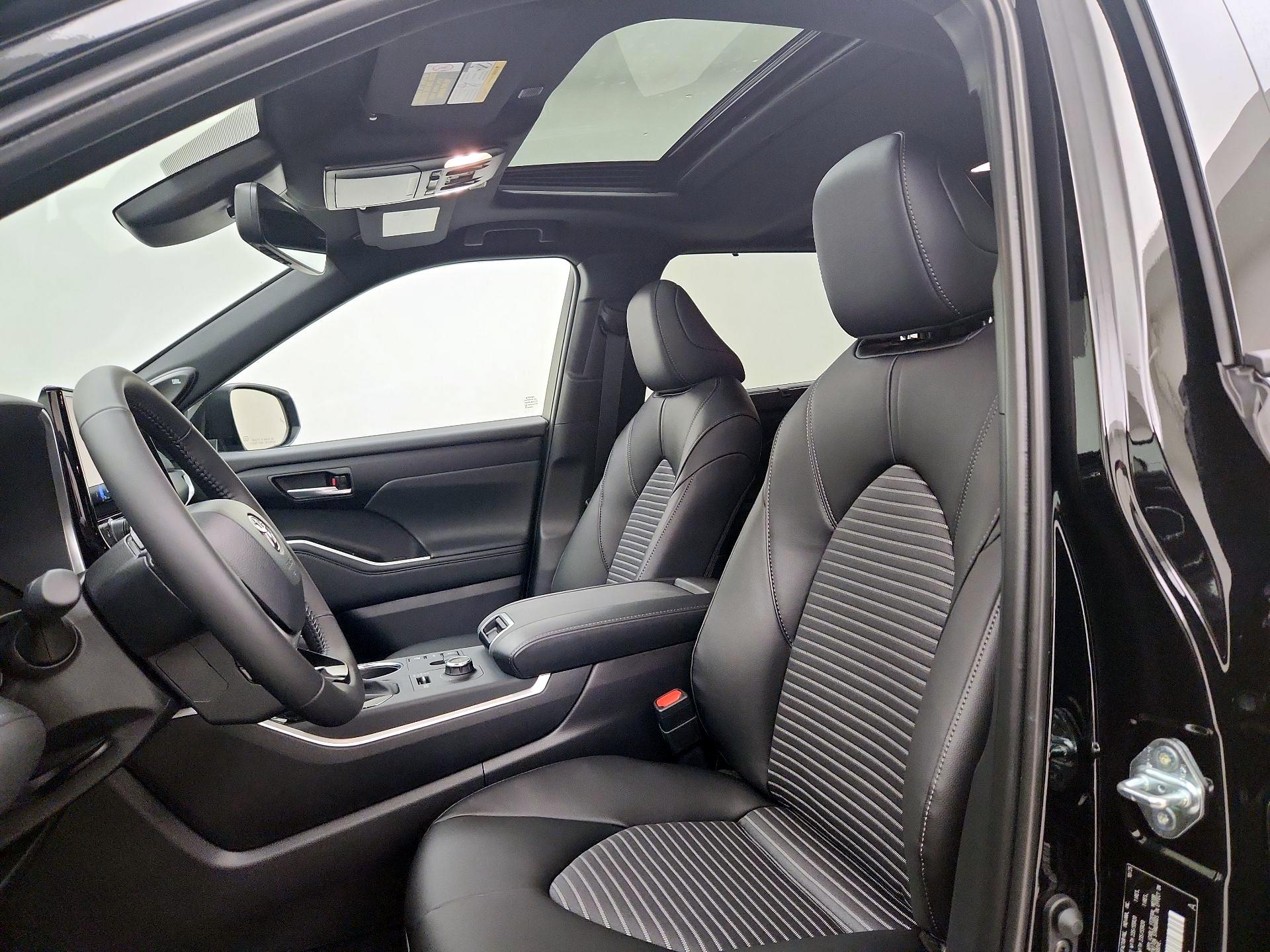 Thumbnail: 2026 Toyota Highlander - 19