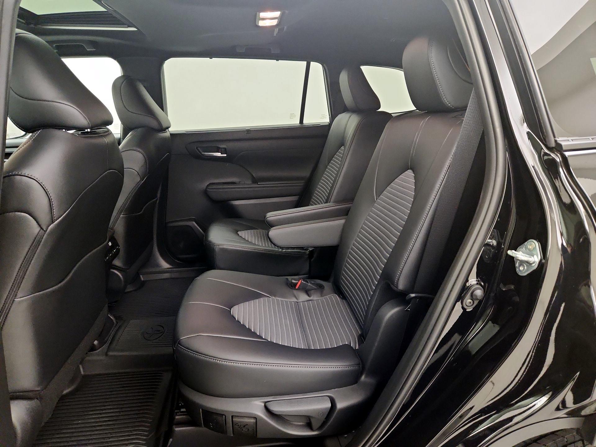 Thumbnail: 2026 Toyota Highlander - 20