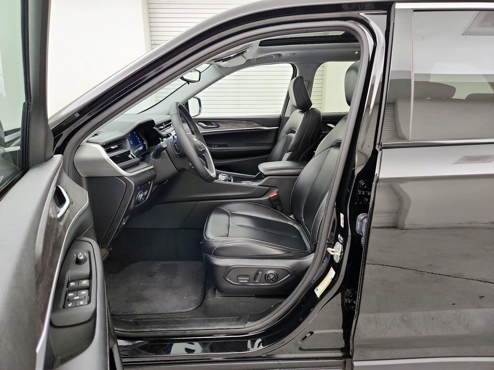 Thumbnail: 2023 Jeep Grand Cherokee - 11