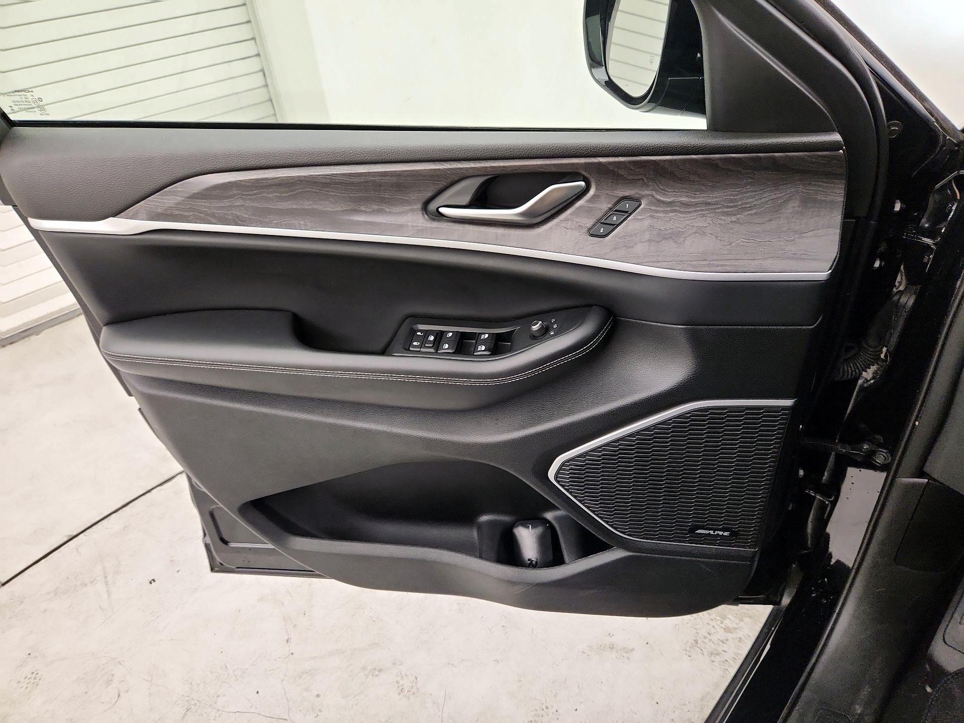 Thumbnail: 2023 Jeep Grand Cherokee - 12