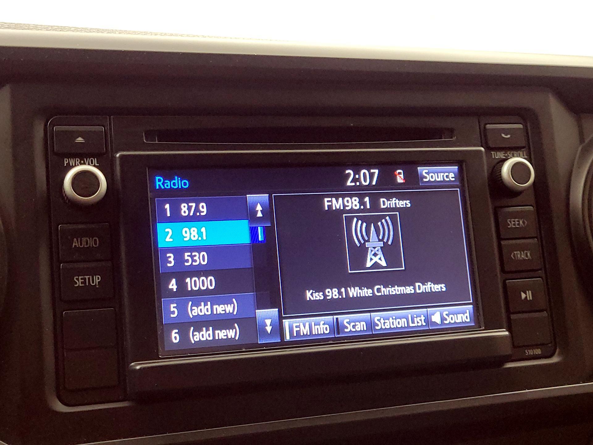 Thumbnail: 2016 Toyota Tacoma - 15