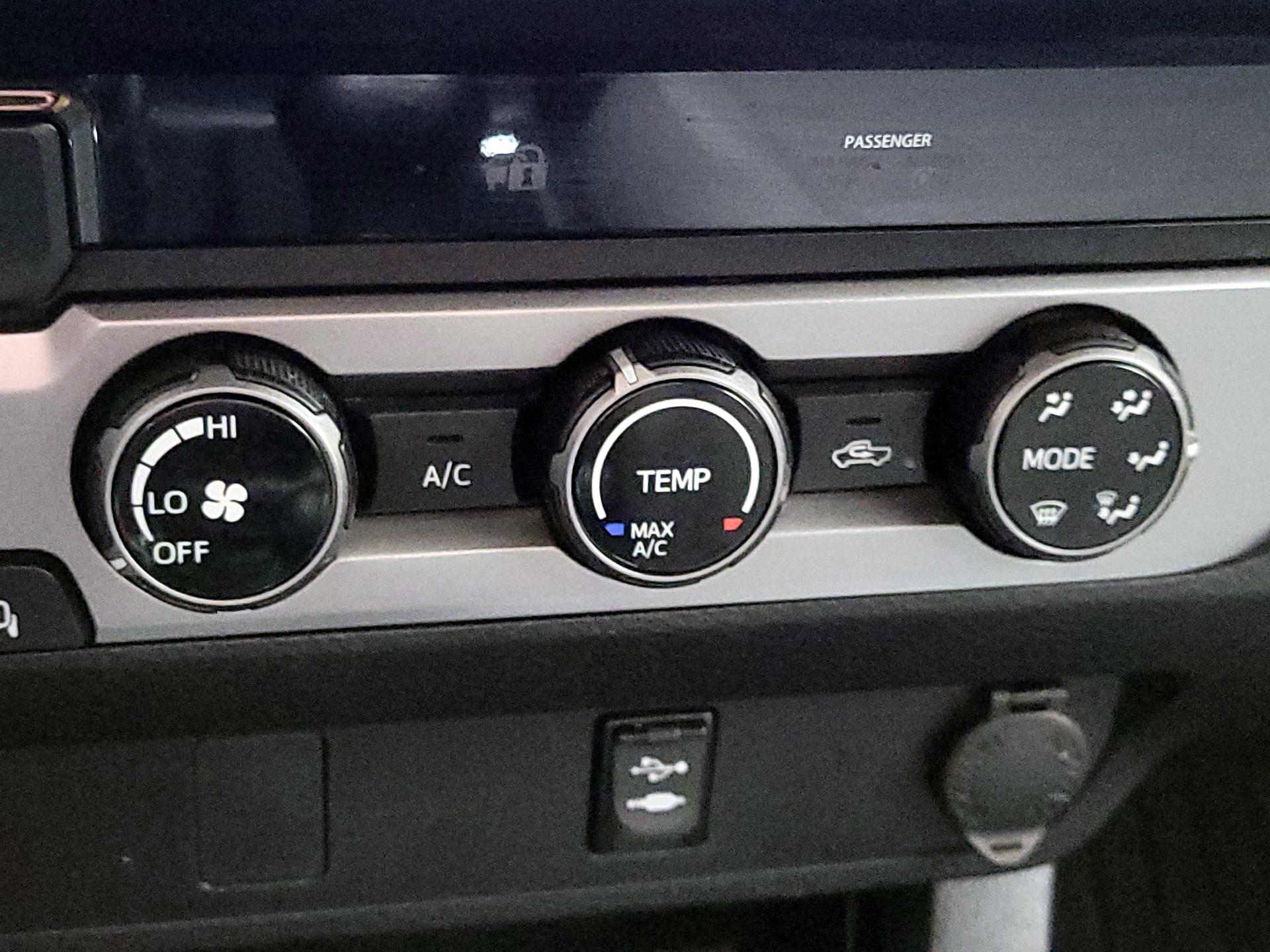 Thumbnail: 2016 Toyota Tacoma - 16