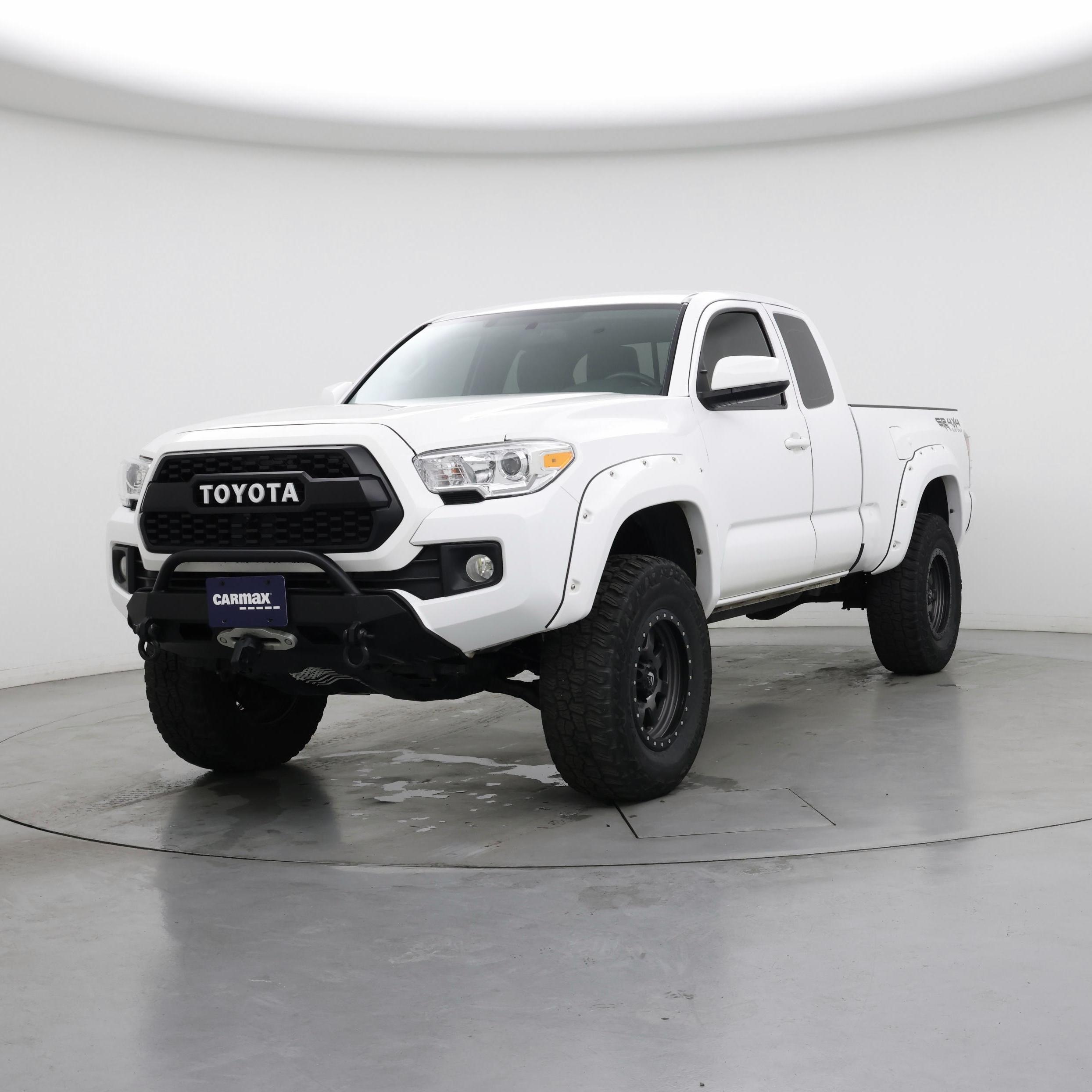 Thumbnail: 2016 Toyota Tacoma - 4