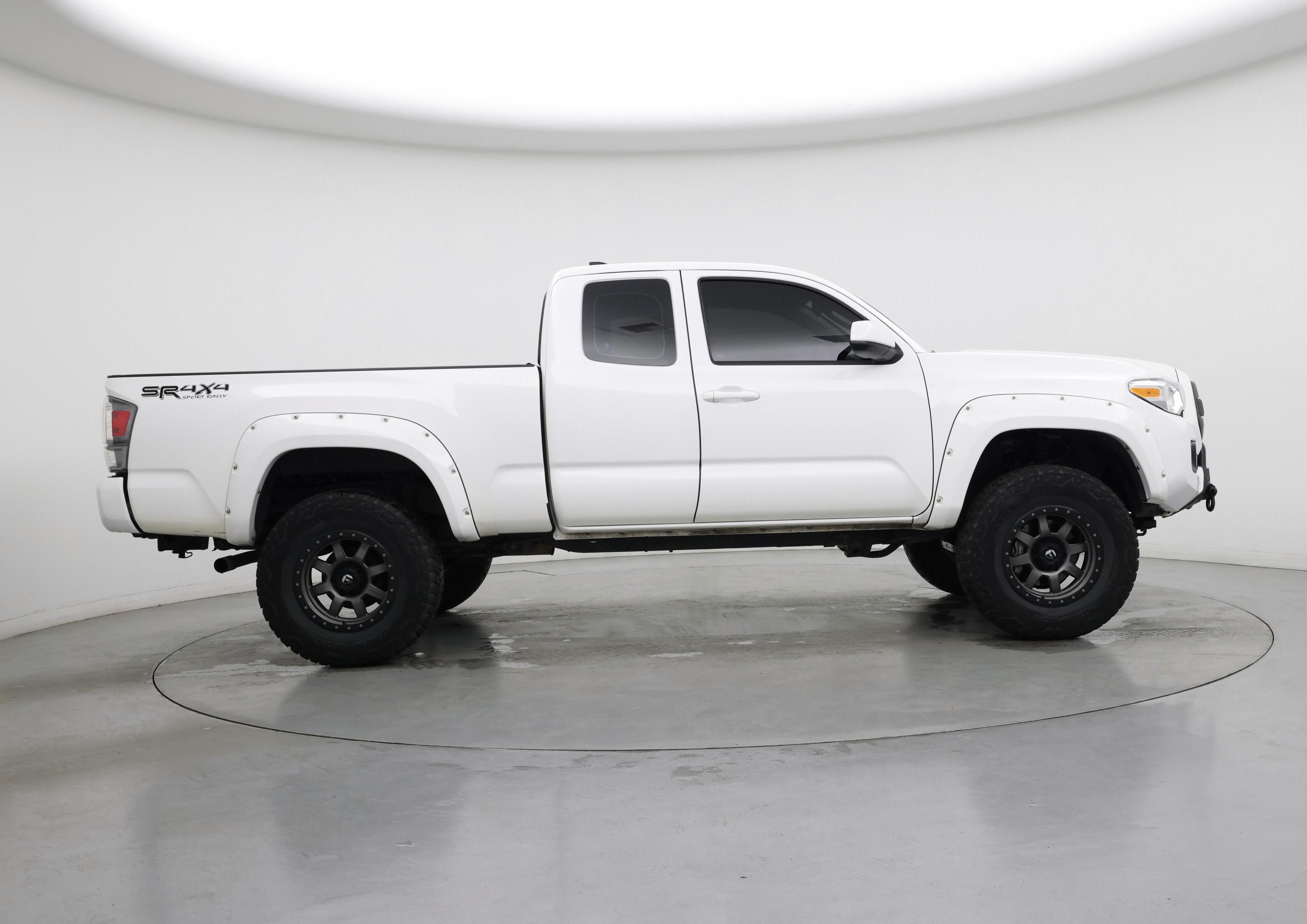 Thumbnail: 2016 Toyota Tacoma - 7
