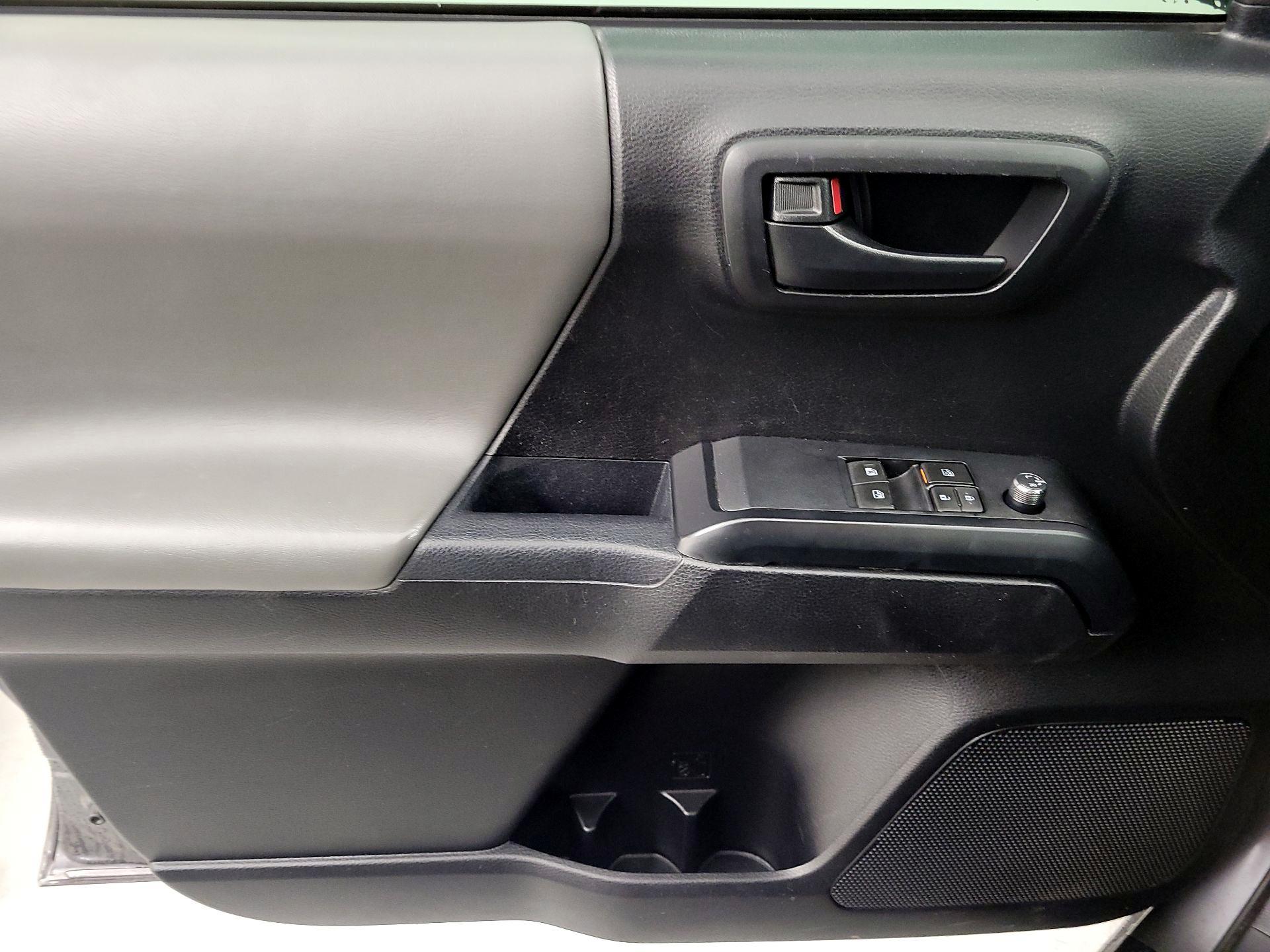 Thumbnail: 2017 Toyota Tacoma - 12