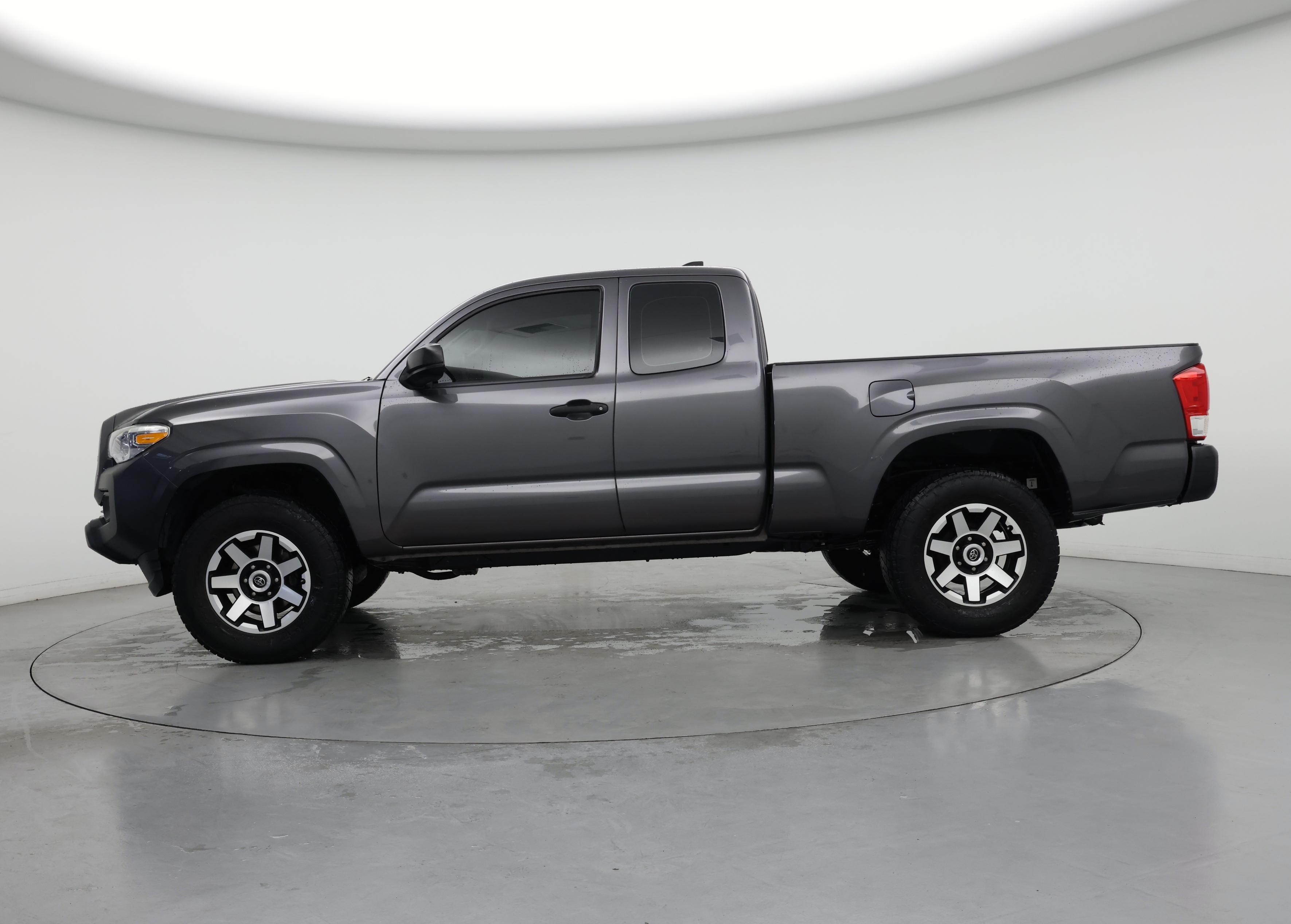 Thumbnail: 2017 Toyota Tacoma - 3