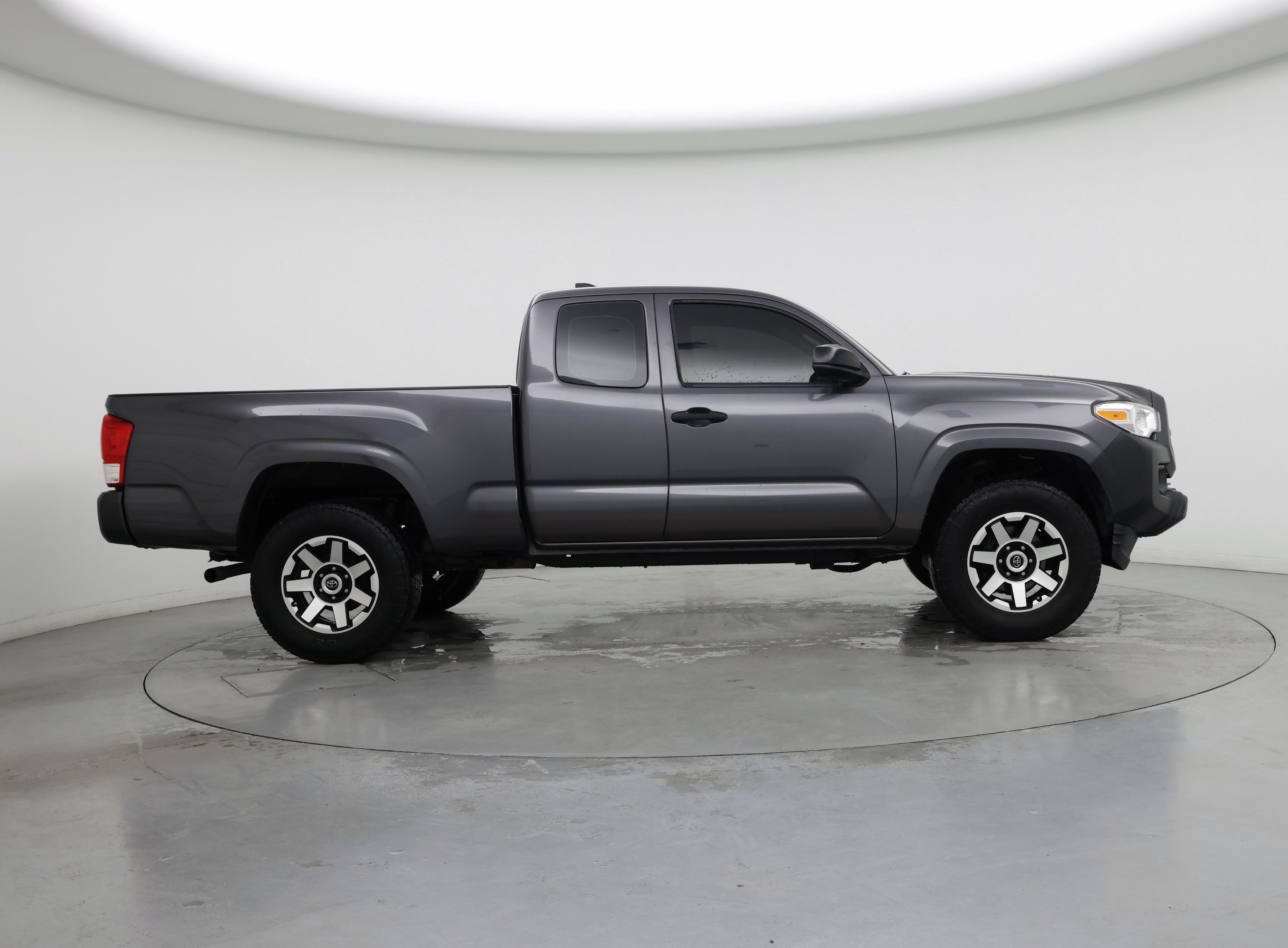 Thumbnail: 2017 Toyota Tacoma - 7