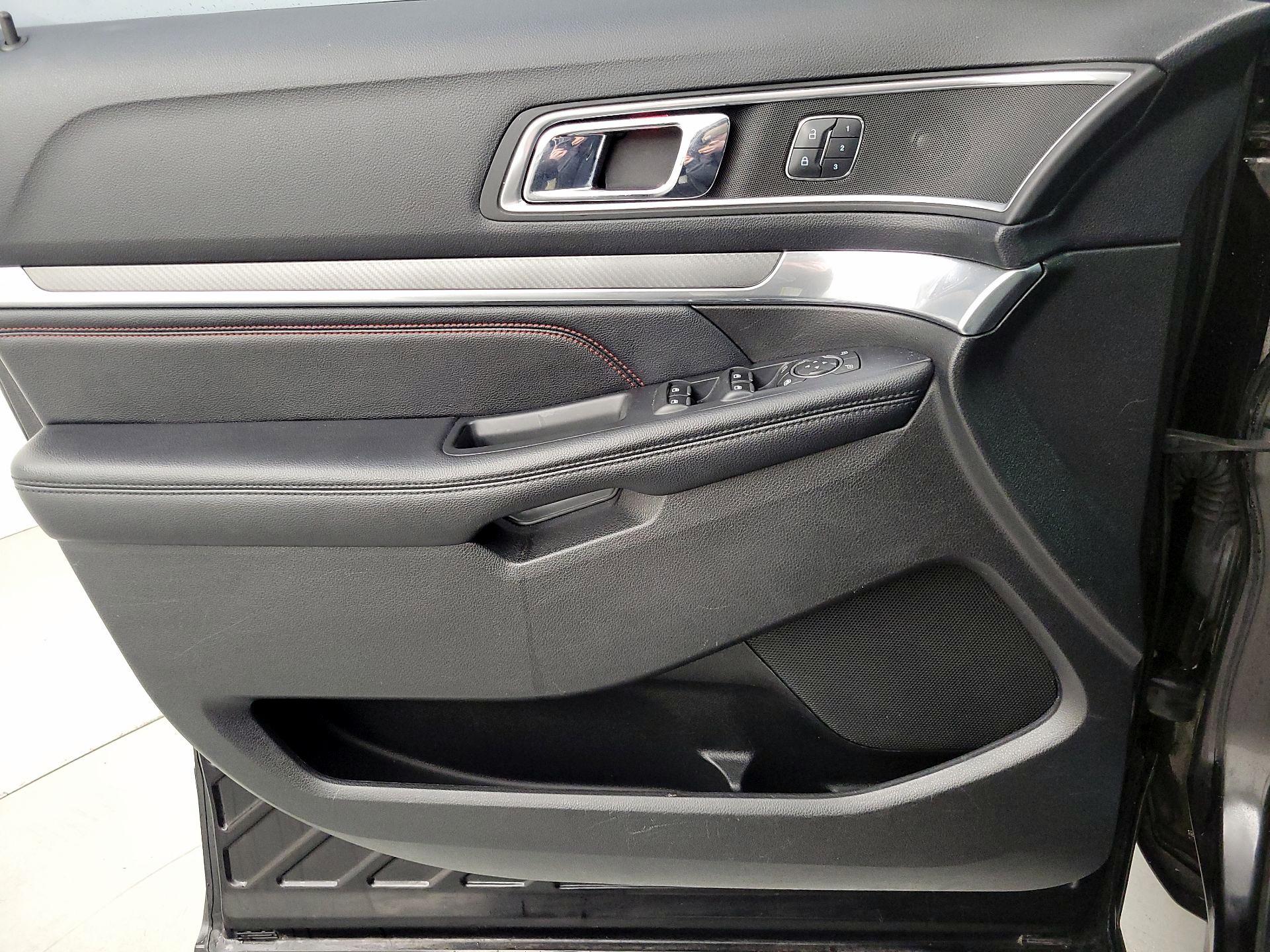 Thumbnail: 2016 Ford Explorer - 12