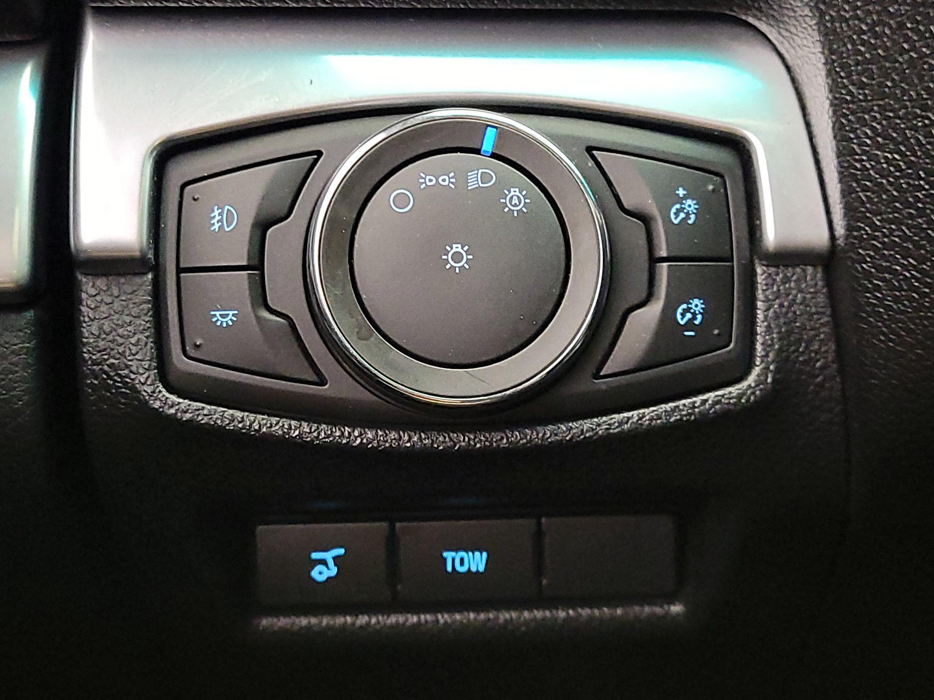 Thumbnail: 2016 Ford Explorer - 13