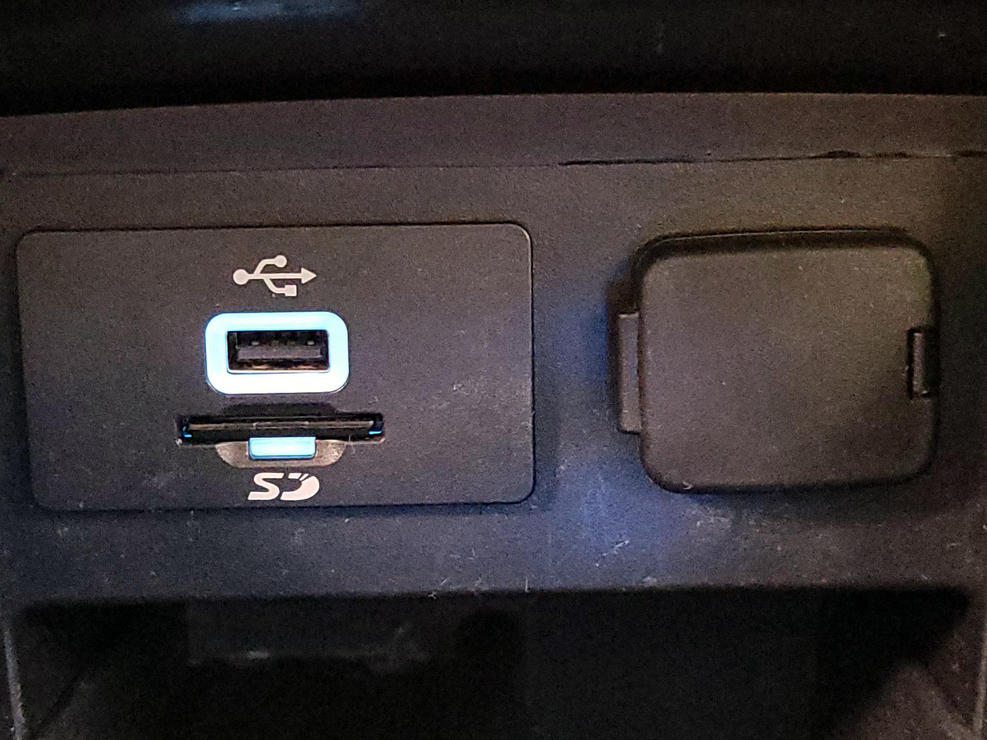 Thumbnail: 2016 Ford Explorer - 19