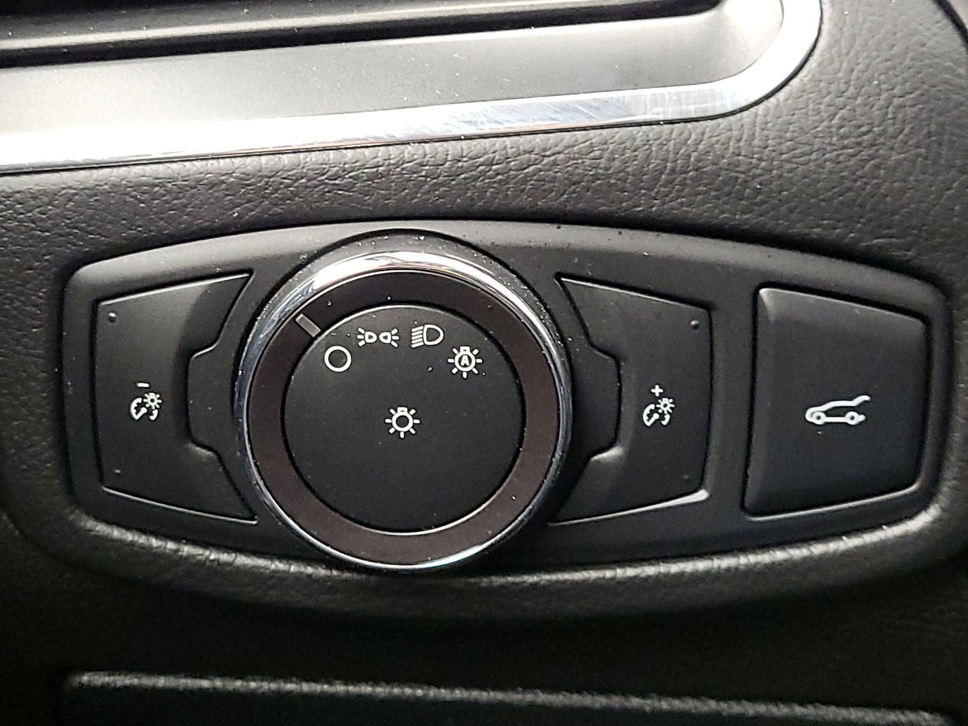 Thumbnail: 2018 Ford Edge - 13