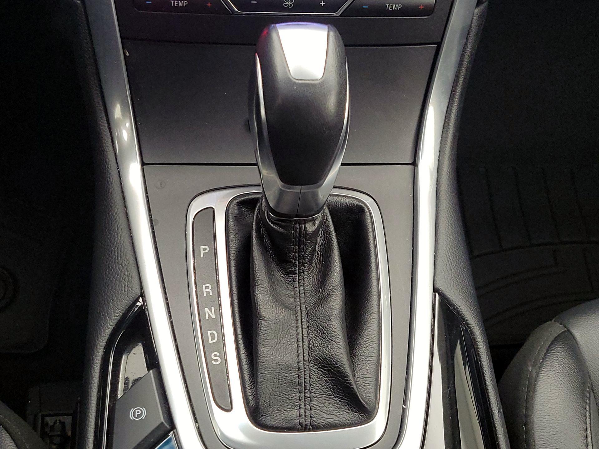 Thumbnail: 2018 Ford Edge - 17