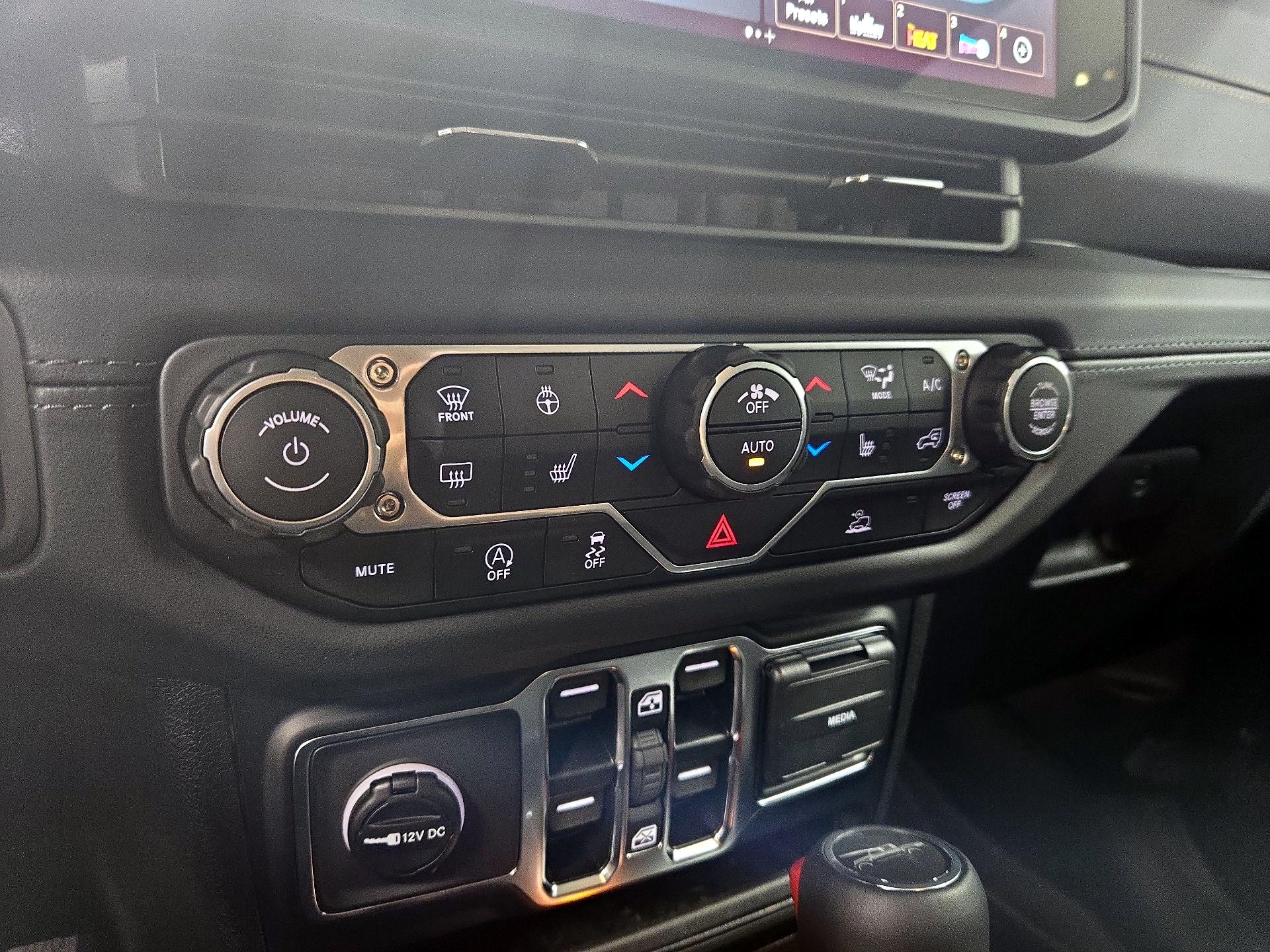 Thumbnail: 2025 Jeep Gladiator - 16